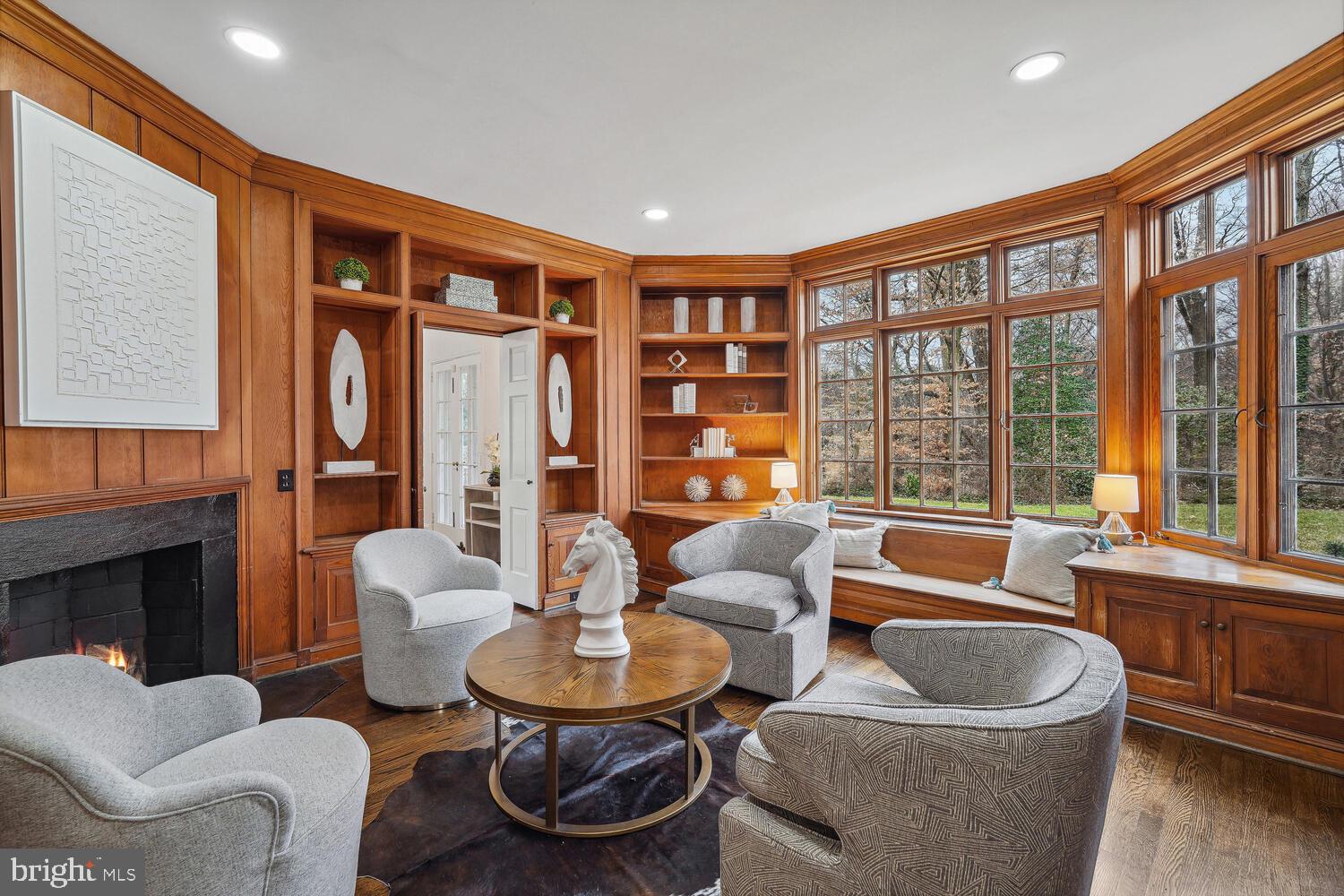 FOREST HILLS - Residential