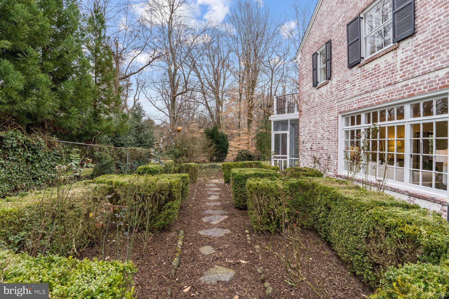 FOREST HILLS - Residential