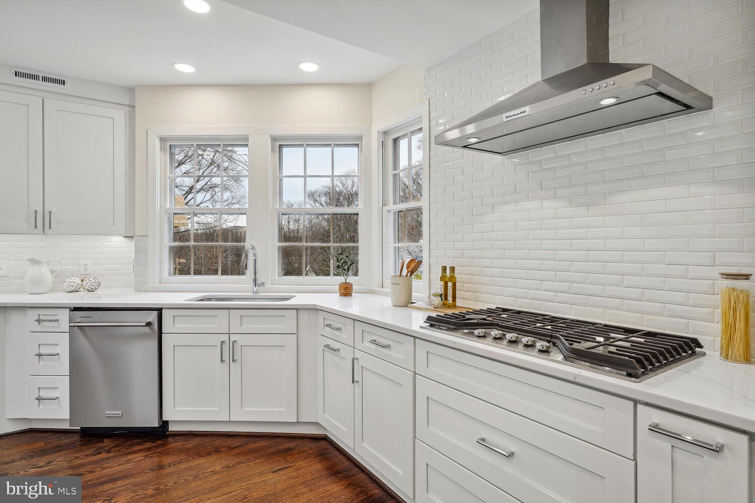 FOREST HILLS - Residential