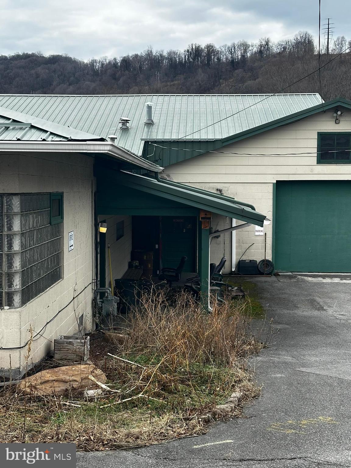 SOUTH END - Commercial Sale