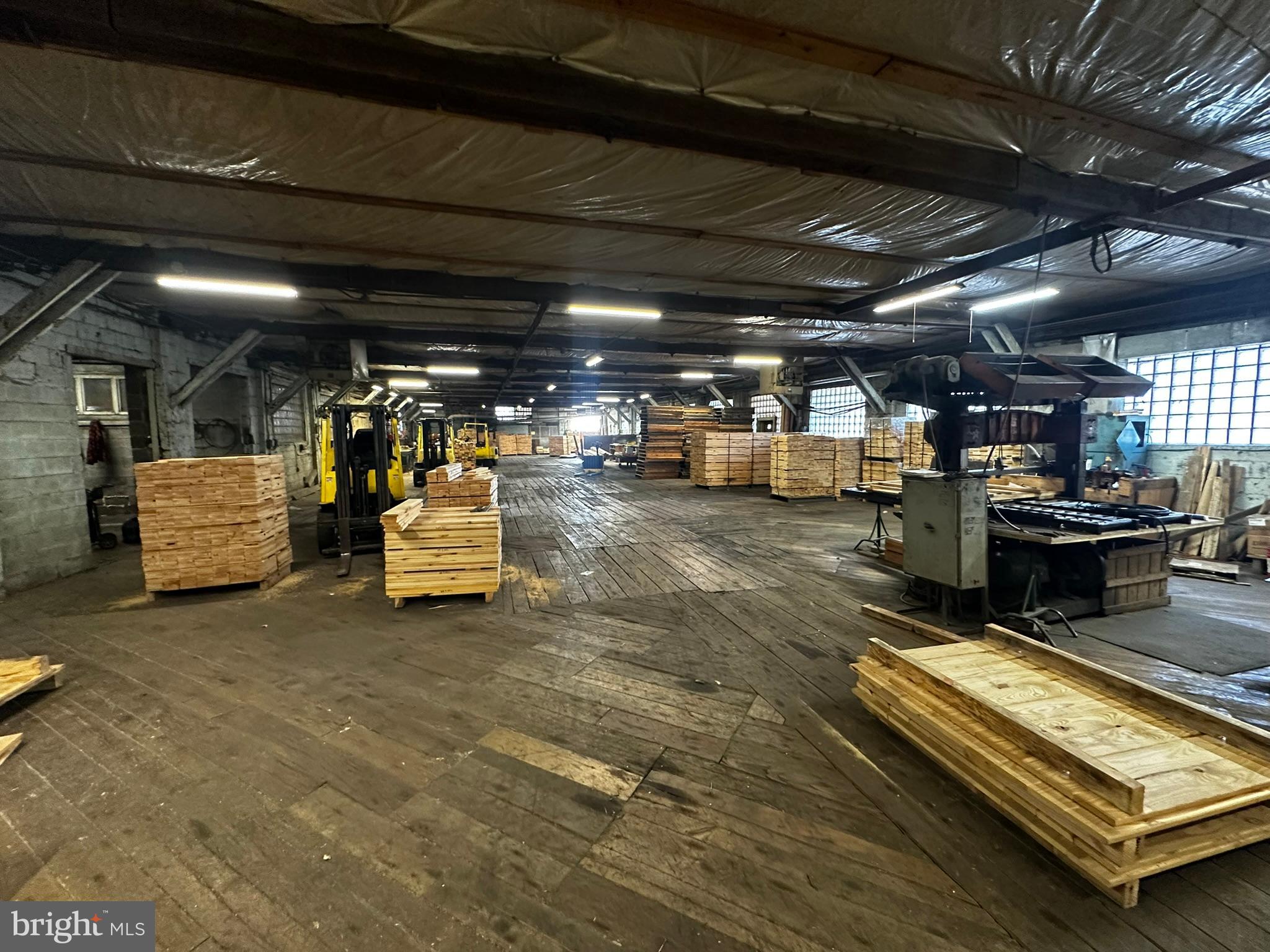 SOUTH END - Commercial Sale