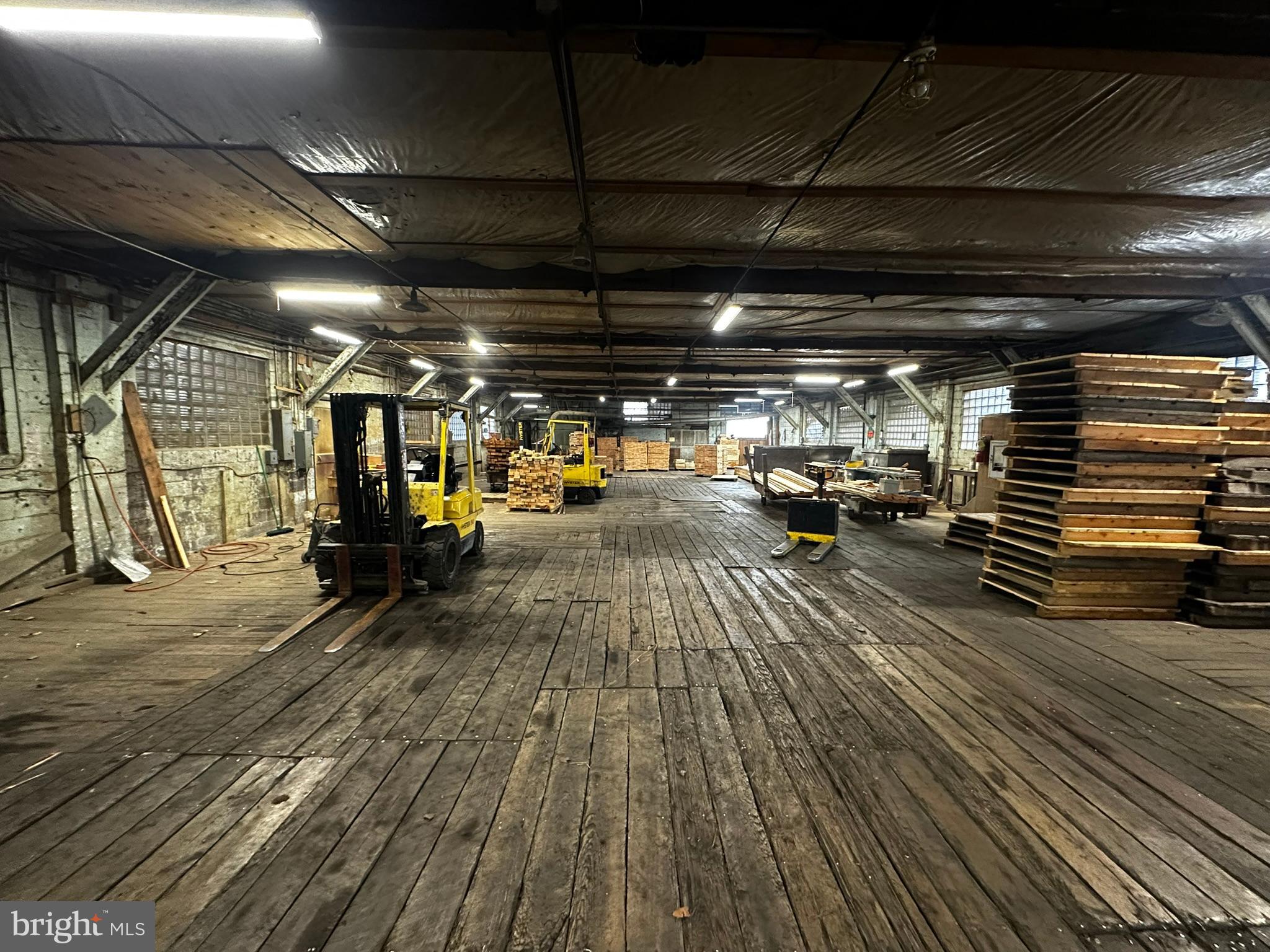 SOUTH END - Commercial Sale