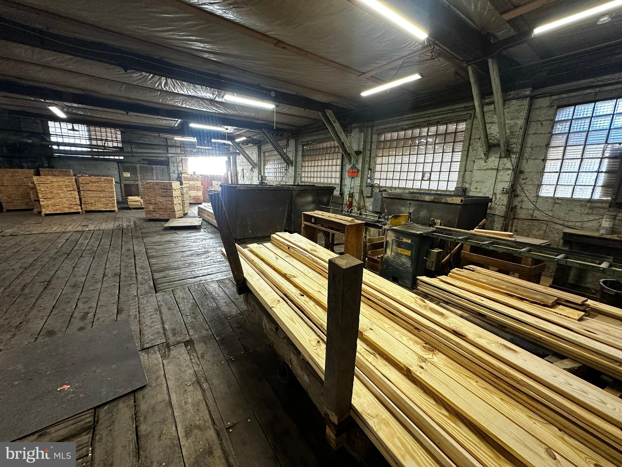 SOUTH END - Commercial Sale