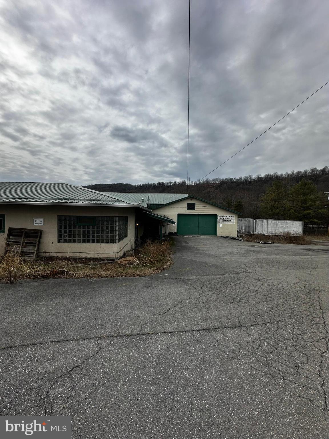 SOUTH END - Commercial Sale