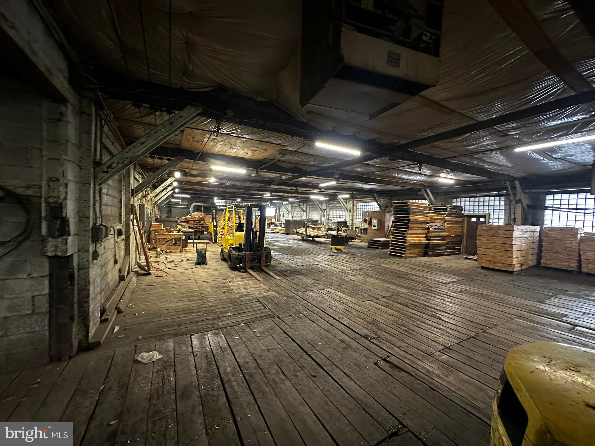 SOUTH END - Commercial Sale