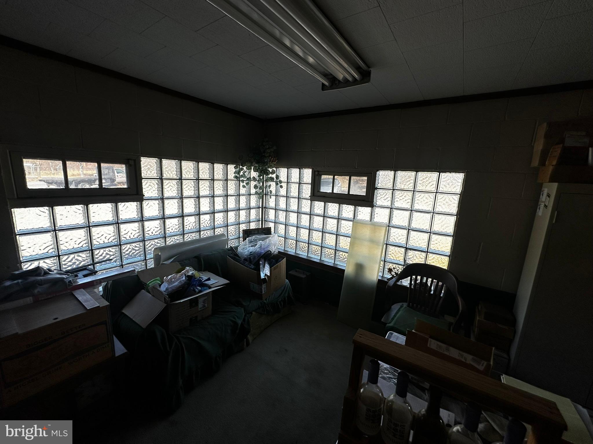 SOUTH END - Commercial Sale