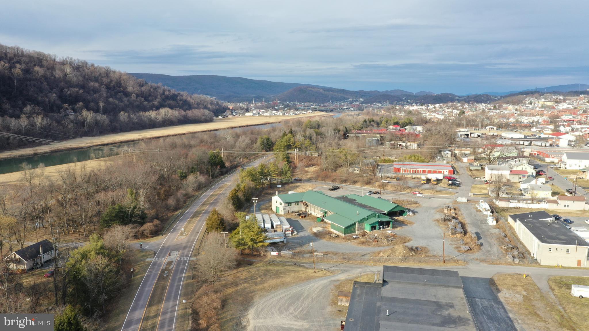 SOUTH END - Commercial Sale