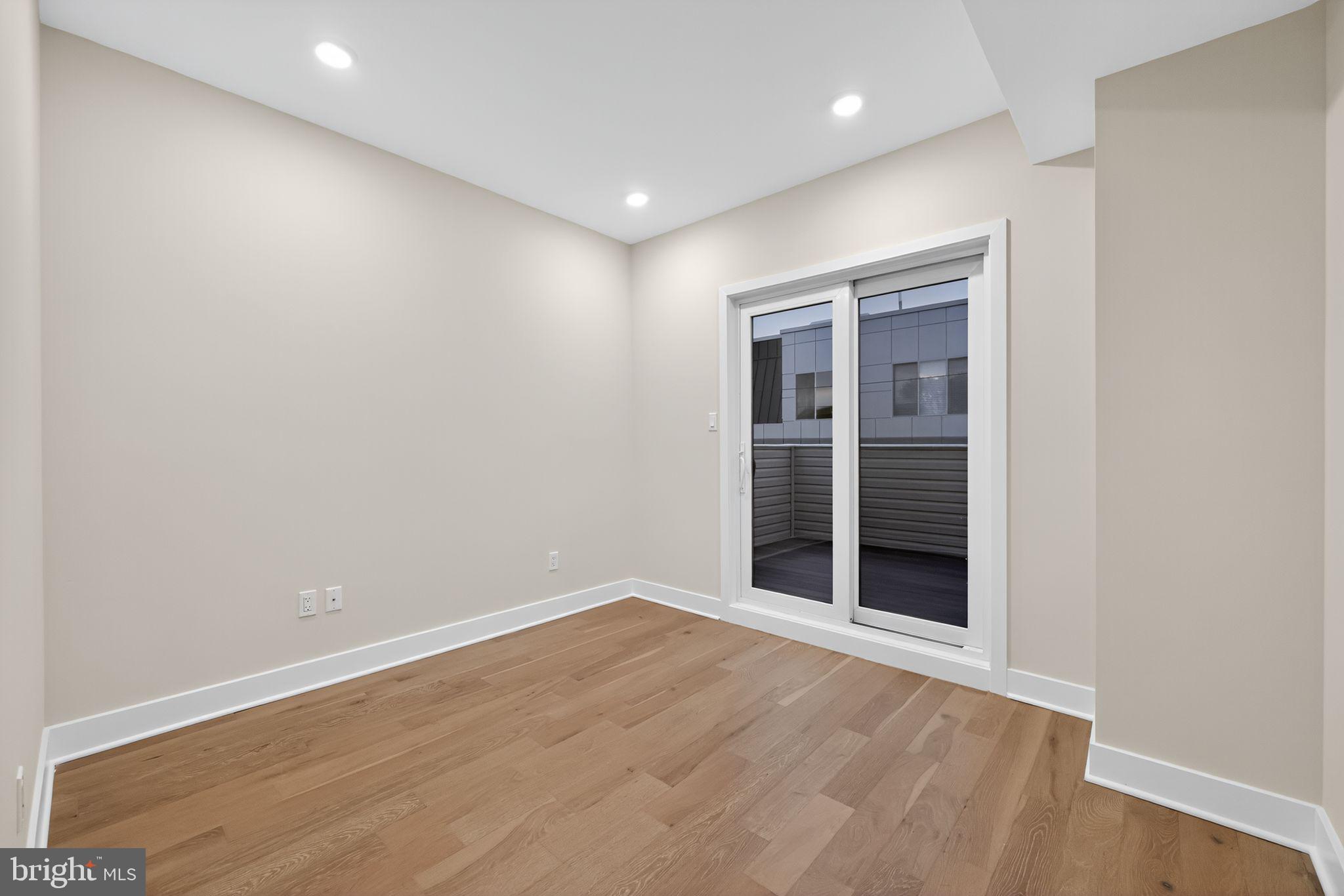 PORT RICHMOND - Residential Lease