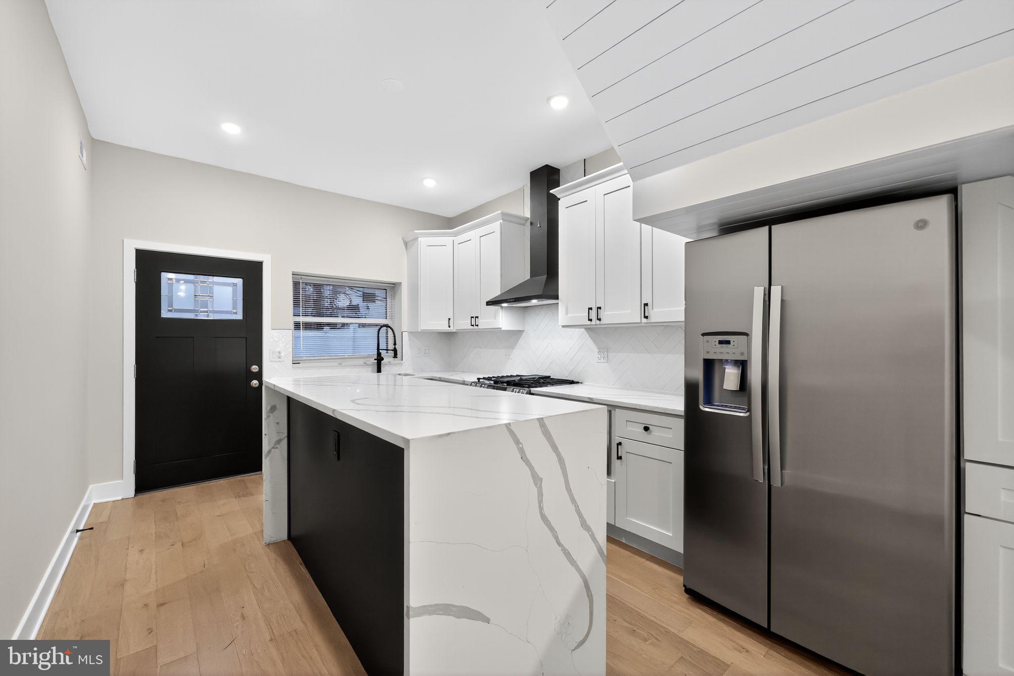 PORT RICHMOND - Residential Lease