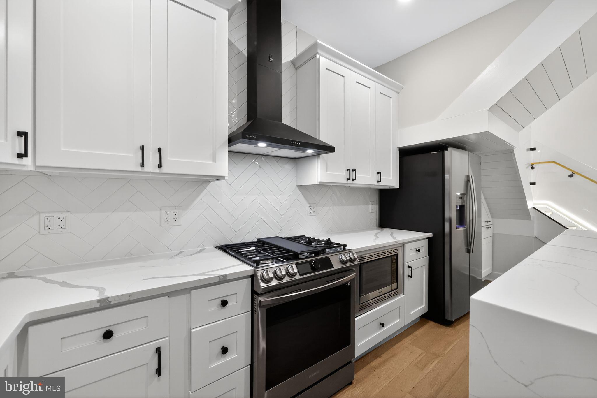 PORT RICHMOND - Residential Lease