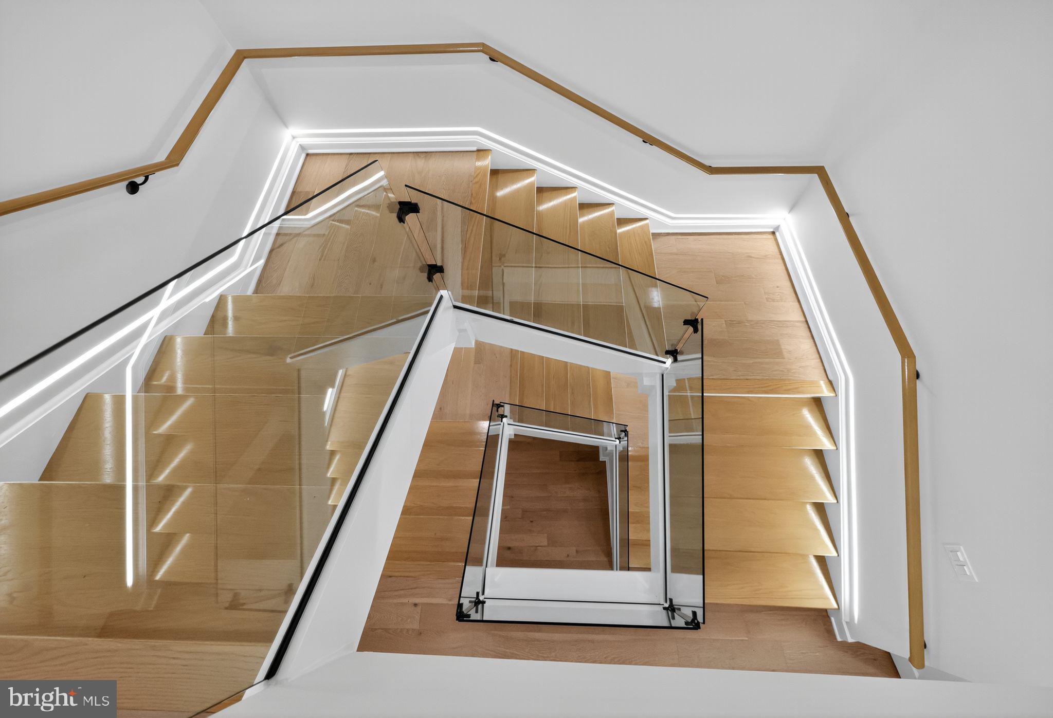 PORT RICHMOND - Residential Lease