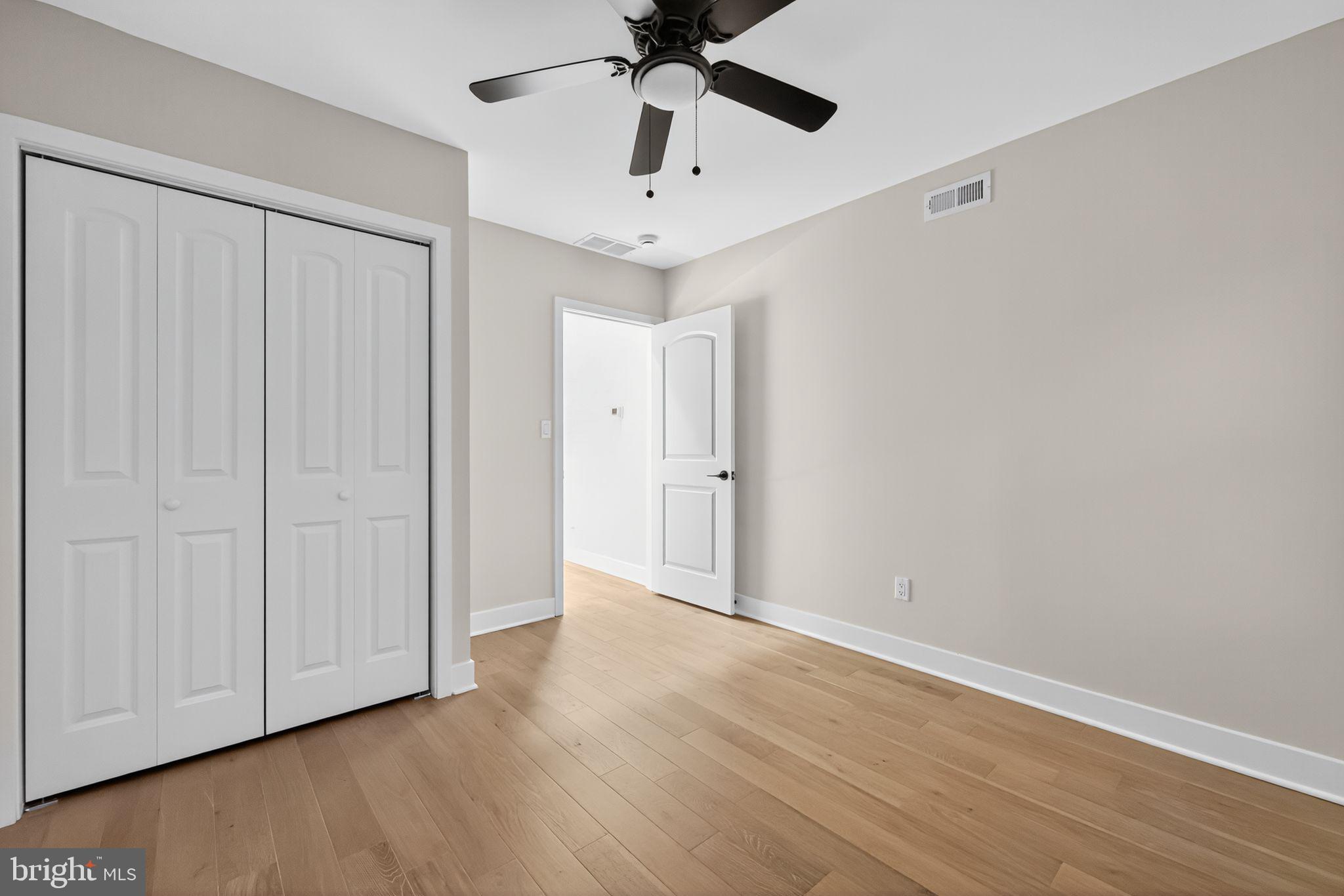 PORT RICHMOND - Residential Lease