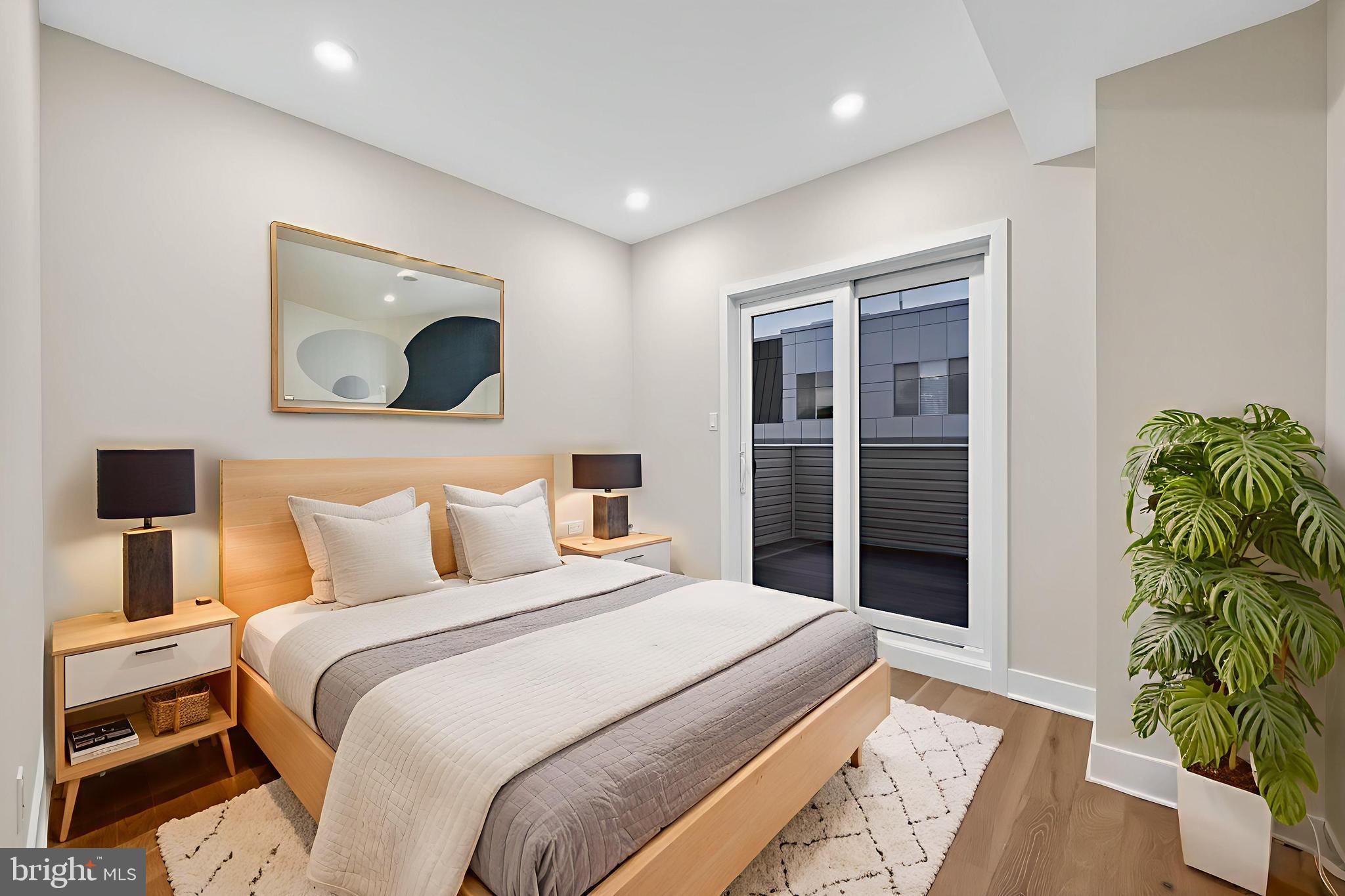 PORT RICHMOND - Residential Lease