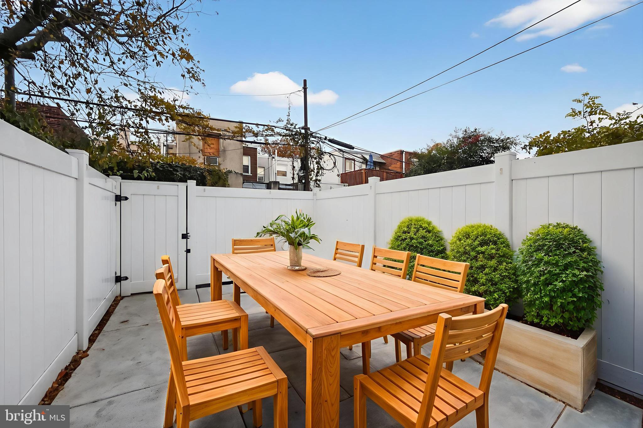 PORT RICHMOND - Residential Lease