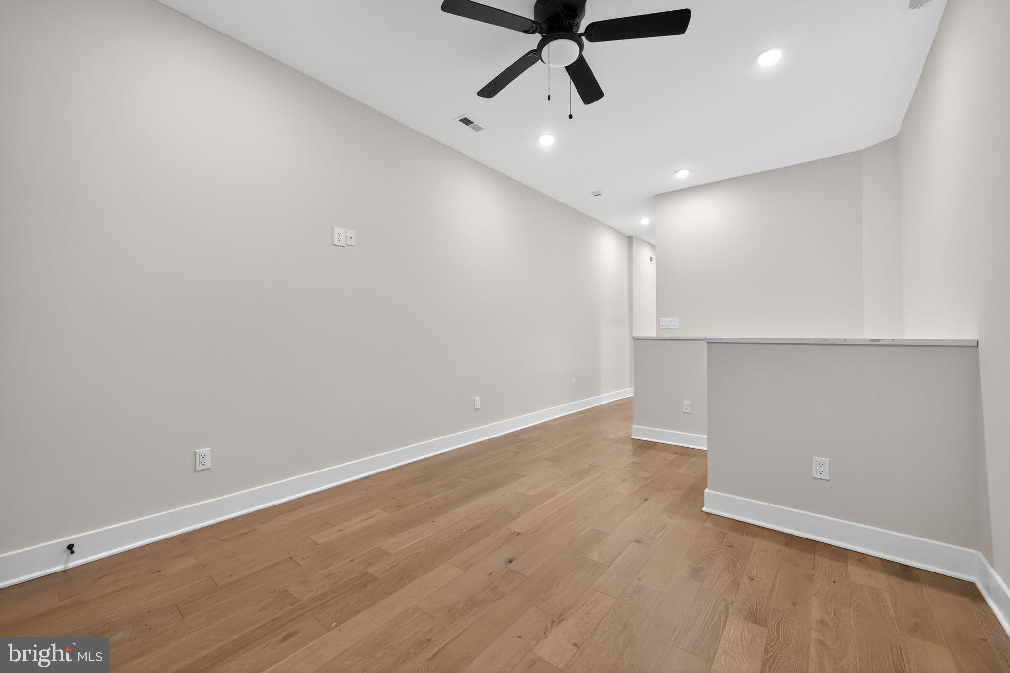 PORT RICHMOND - Residential Lease