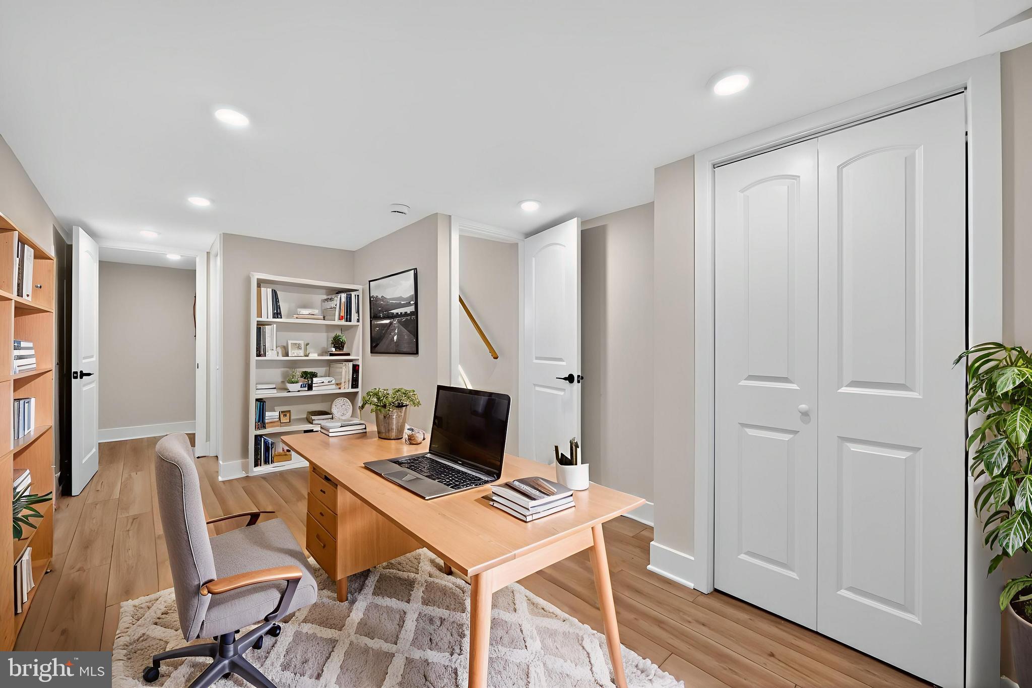 PORT RICHMOND - Residential Lease