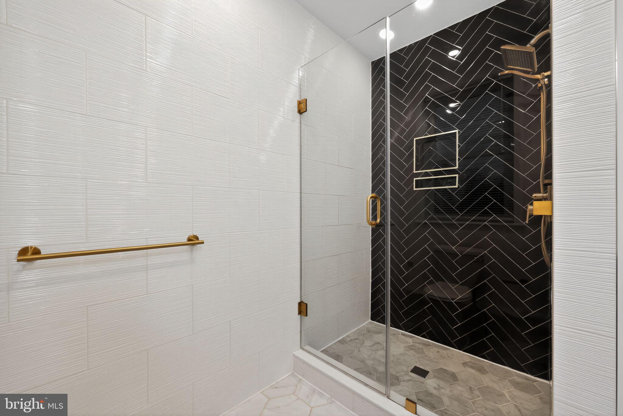 PORT RICHMOND - Residential Lease