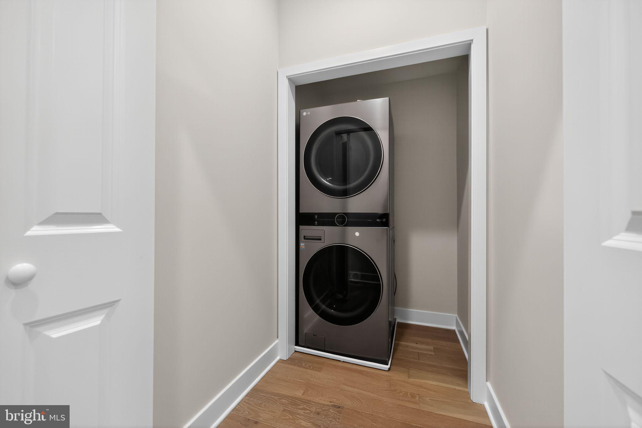 PORT RICHMOND - Residential Lease