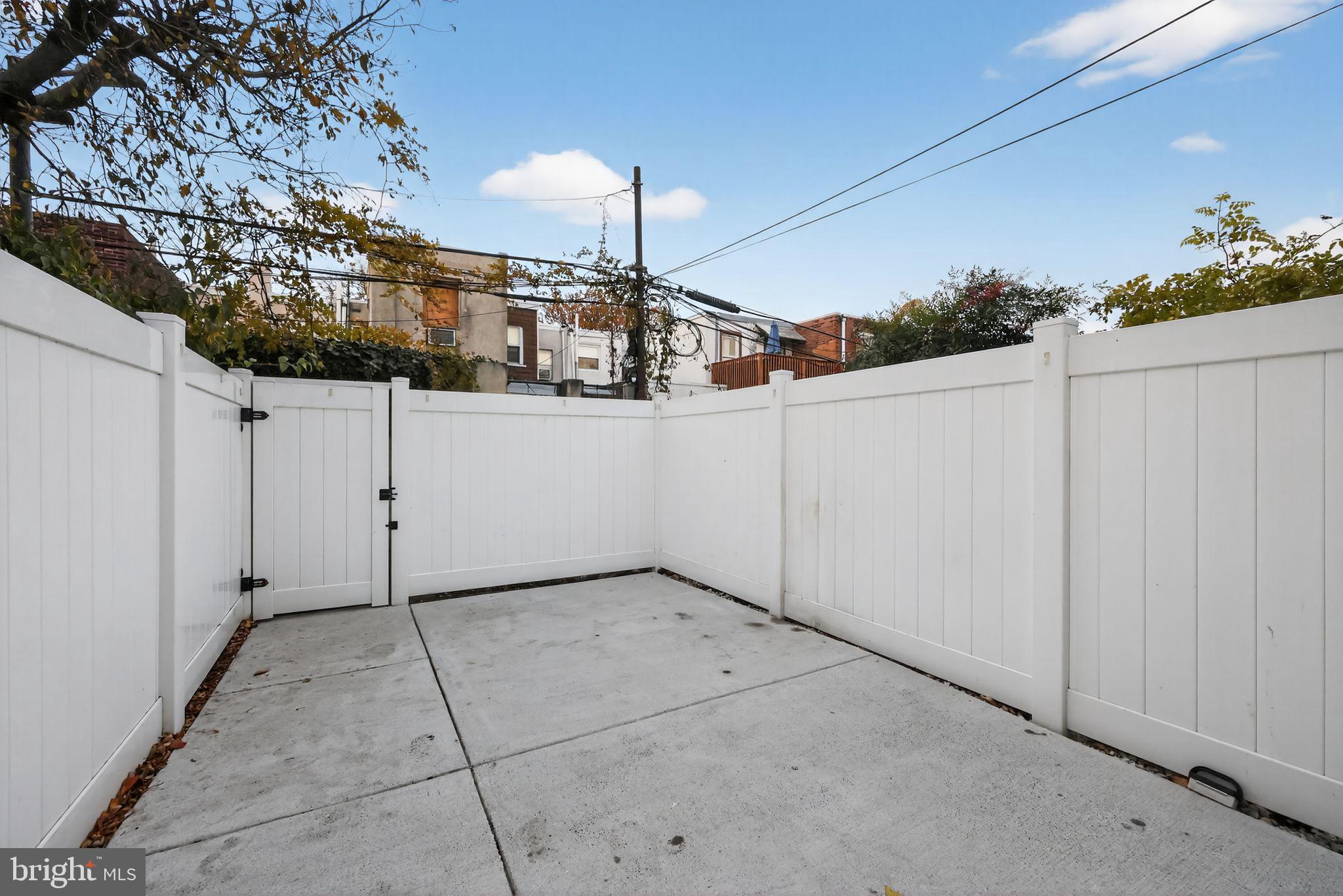 PORT RICHMOND - Residential Lease