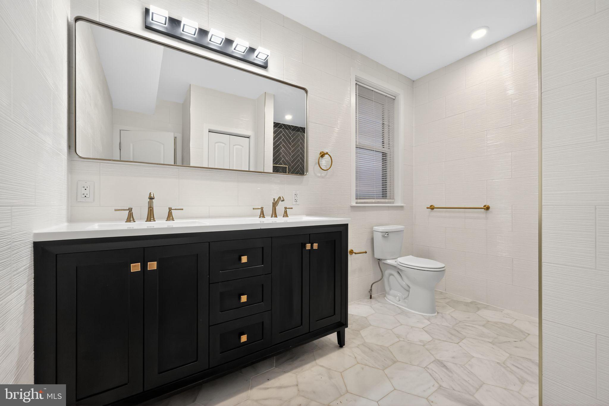 PORT RICHMOND - Residential Lease