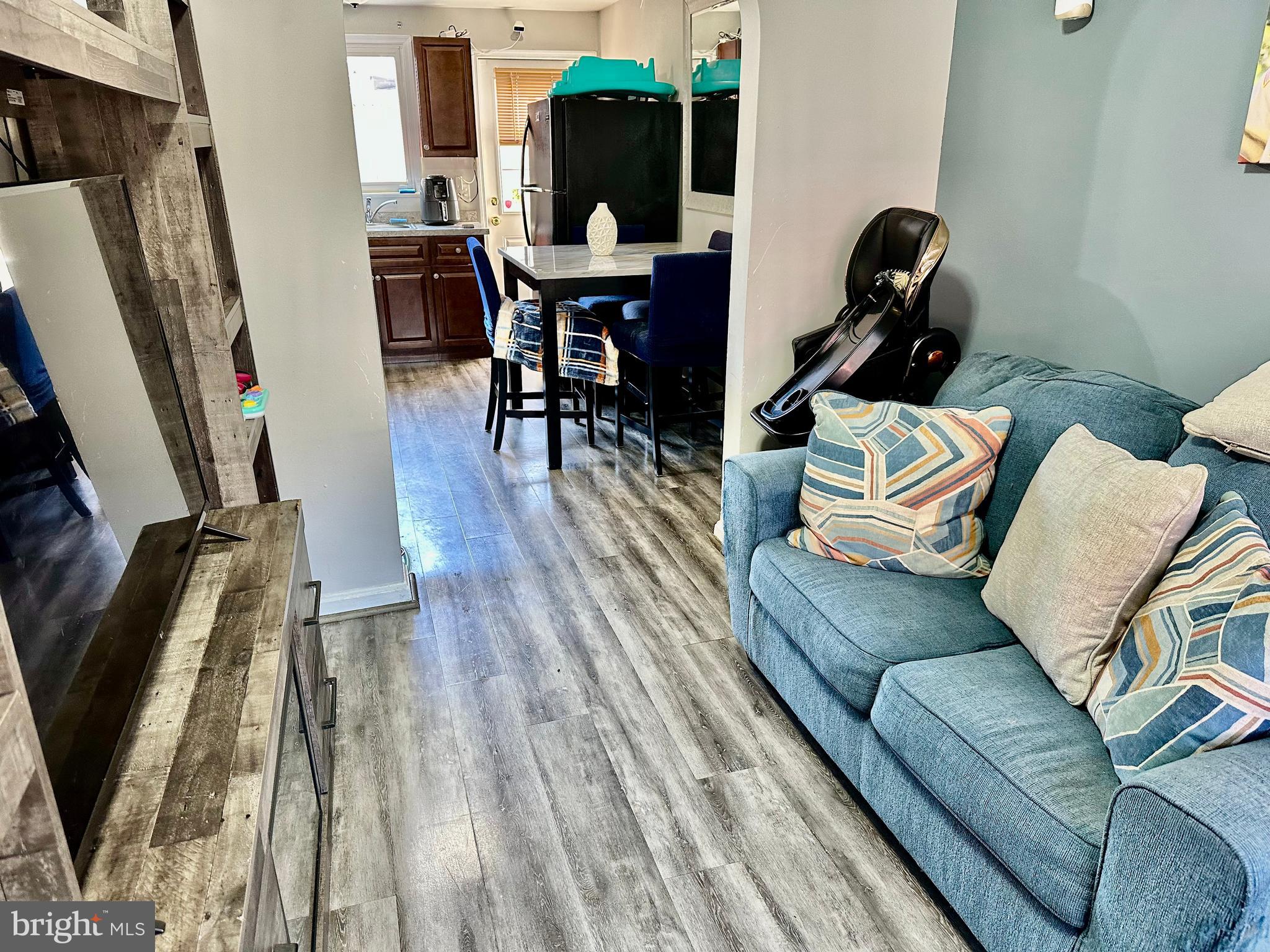 424 E STRAWBERRY STREET