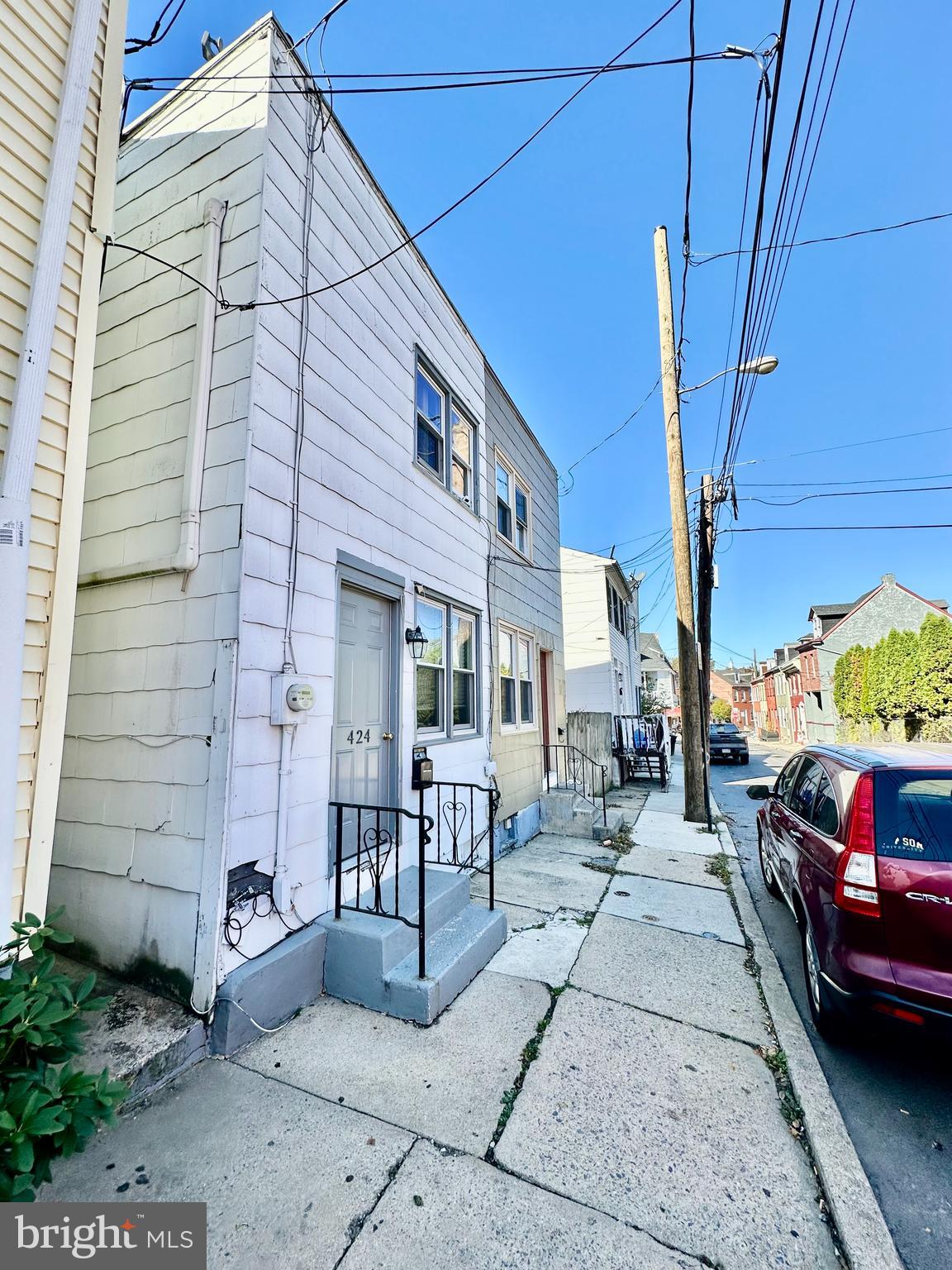 424 E STRAWBERRY STREET