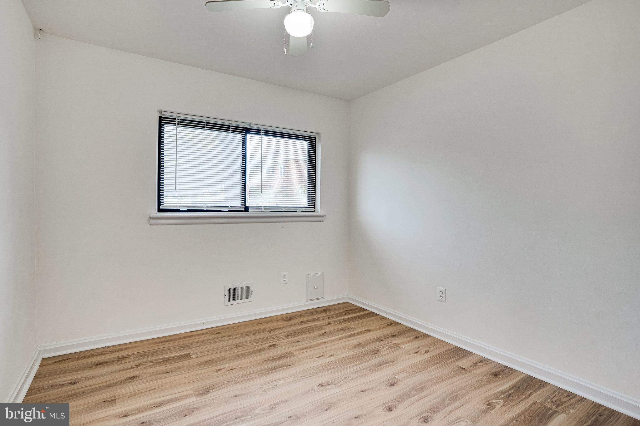 HIGHVIEW PARK - Residential Lease