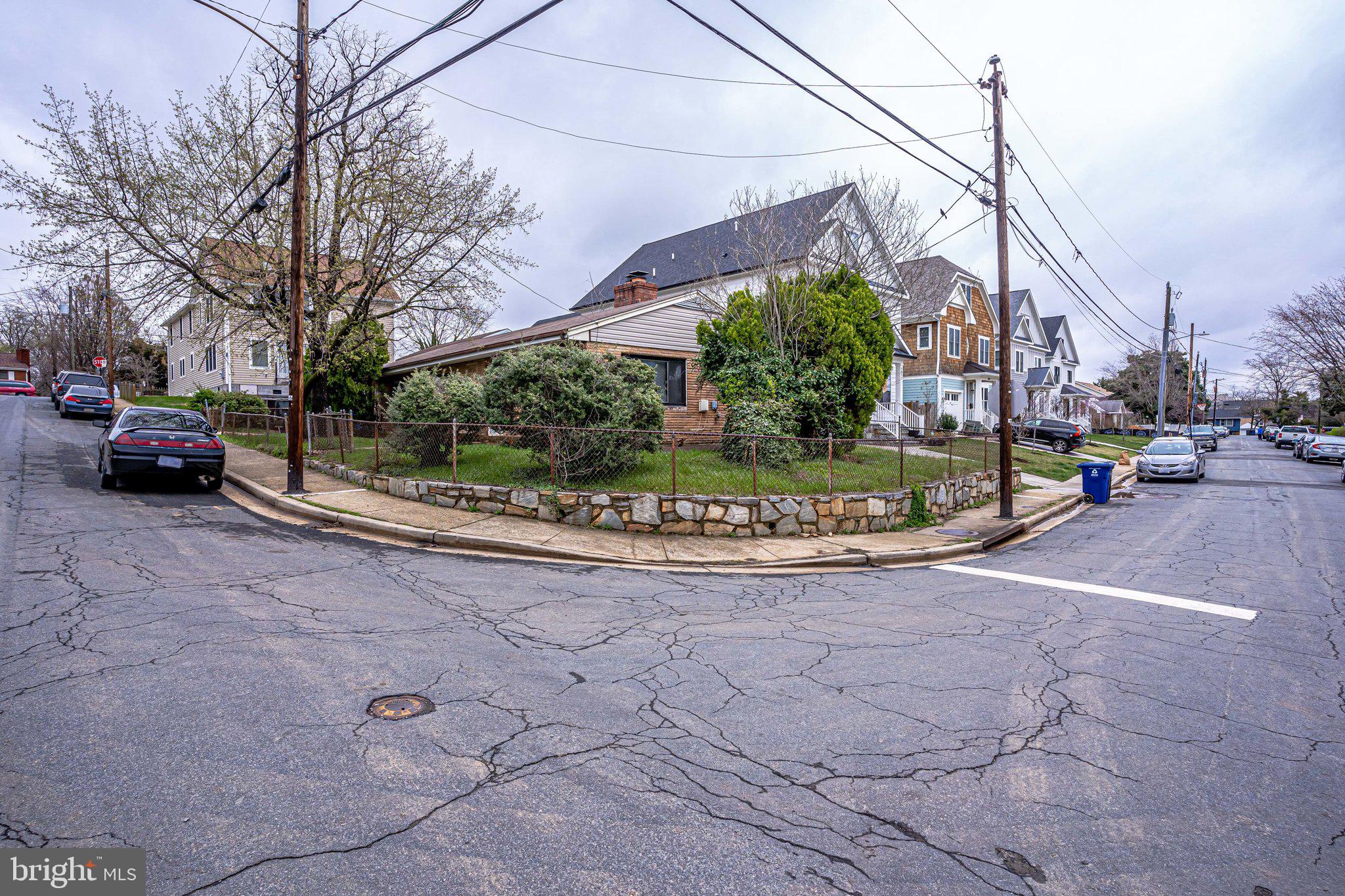 HIGHVIEW PARK - Residential Lease