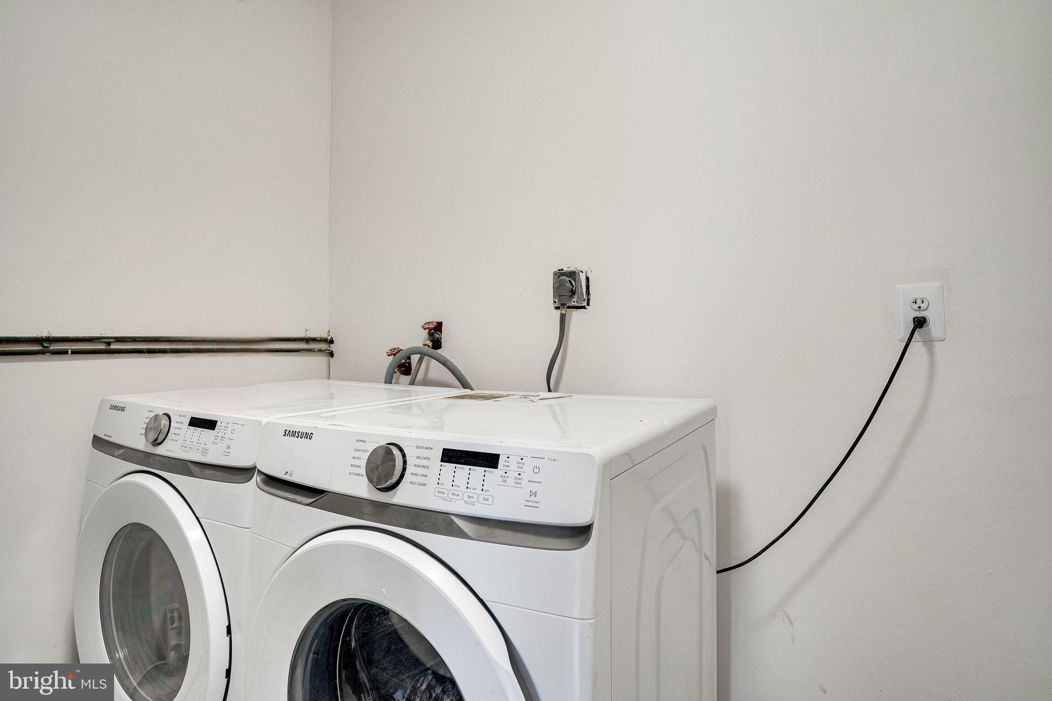 HIGHVIEW PARK - Residential Lease