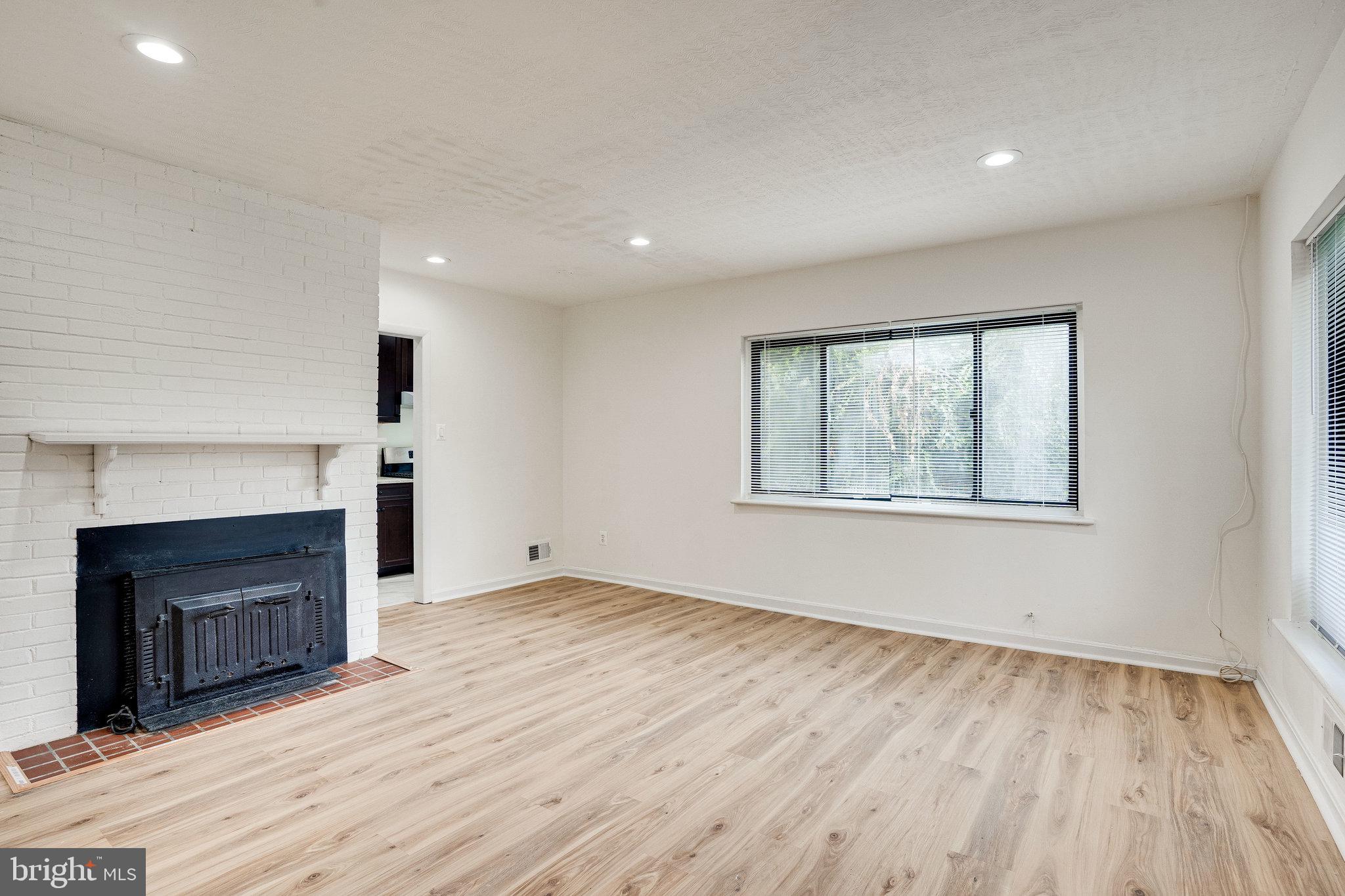 HIGHVIEW PARK - Residential Lease