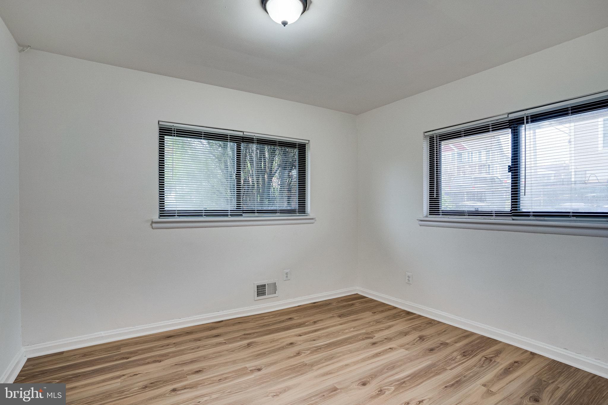 HIGHVIEW PARK - Residential Lease