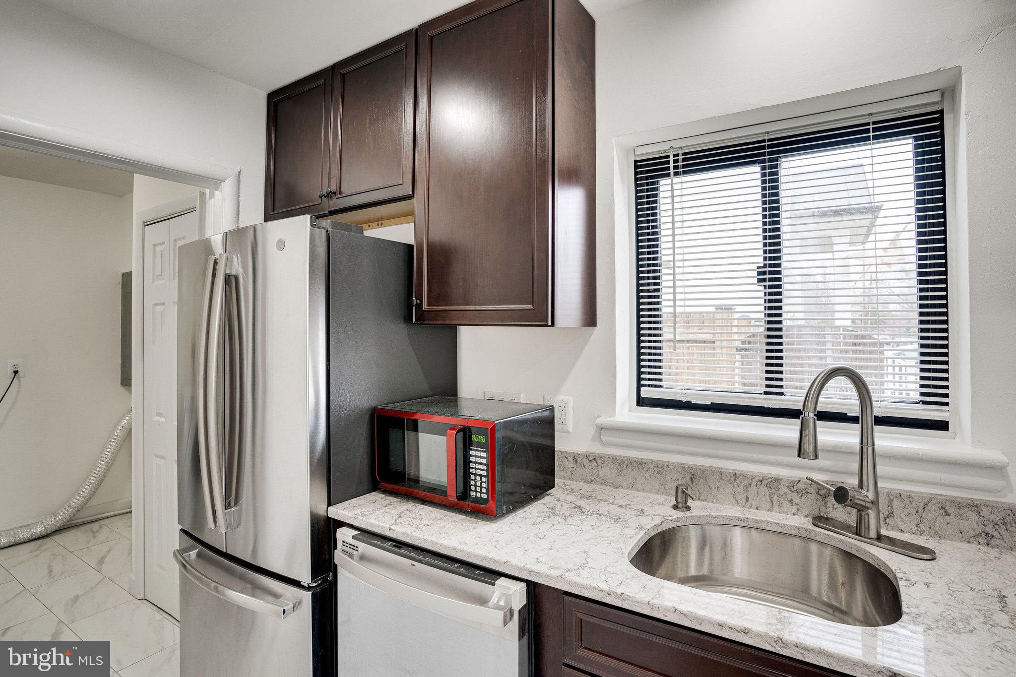 HIGHVIEW PARK - Residential Lease