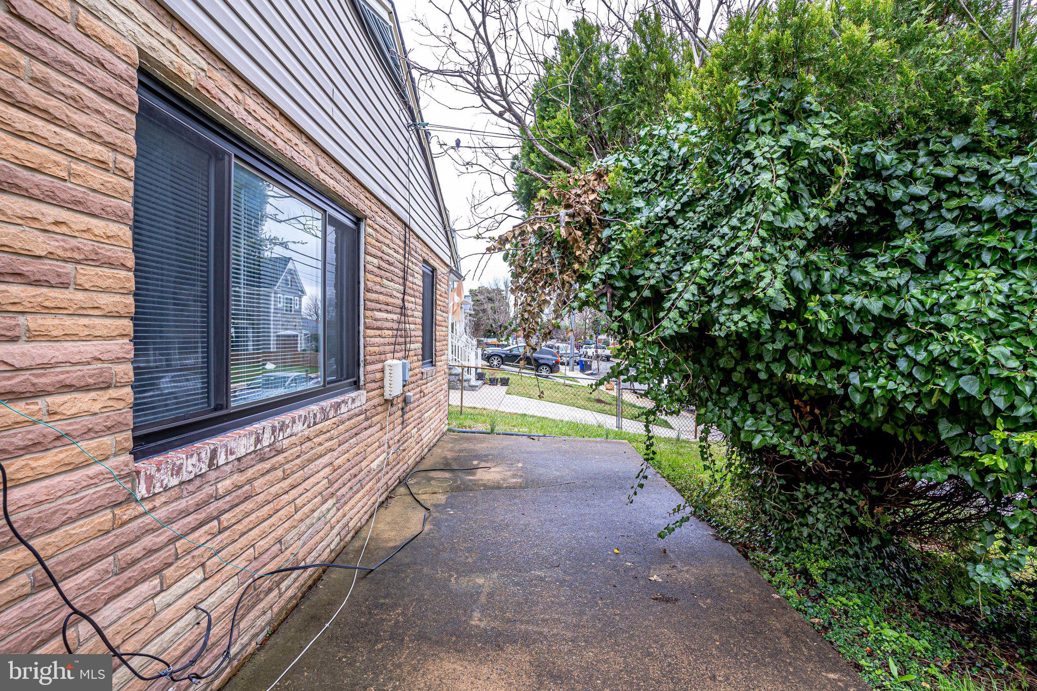 HIGHVIEW PARK - Residential Lease