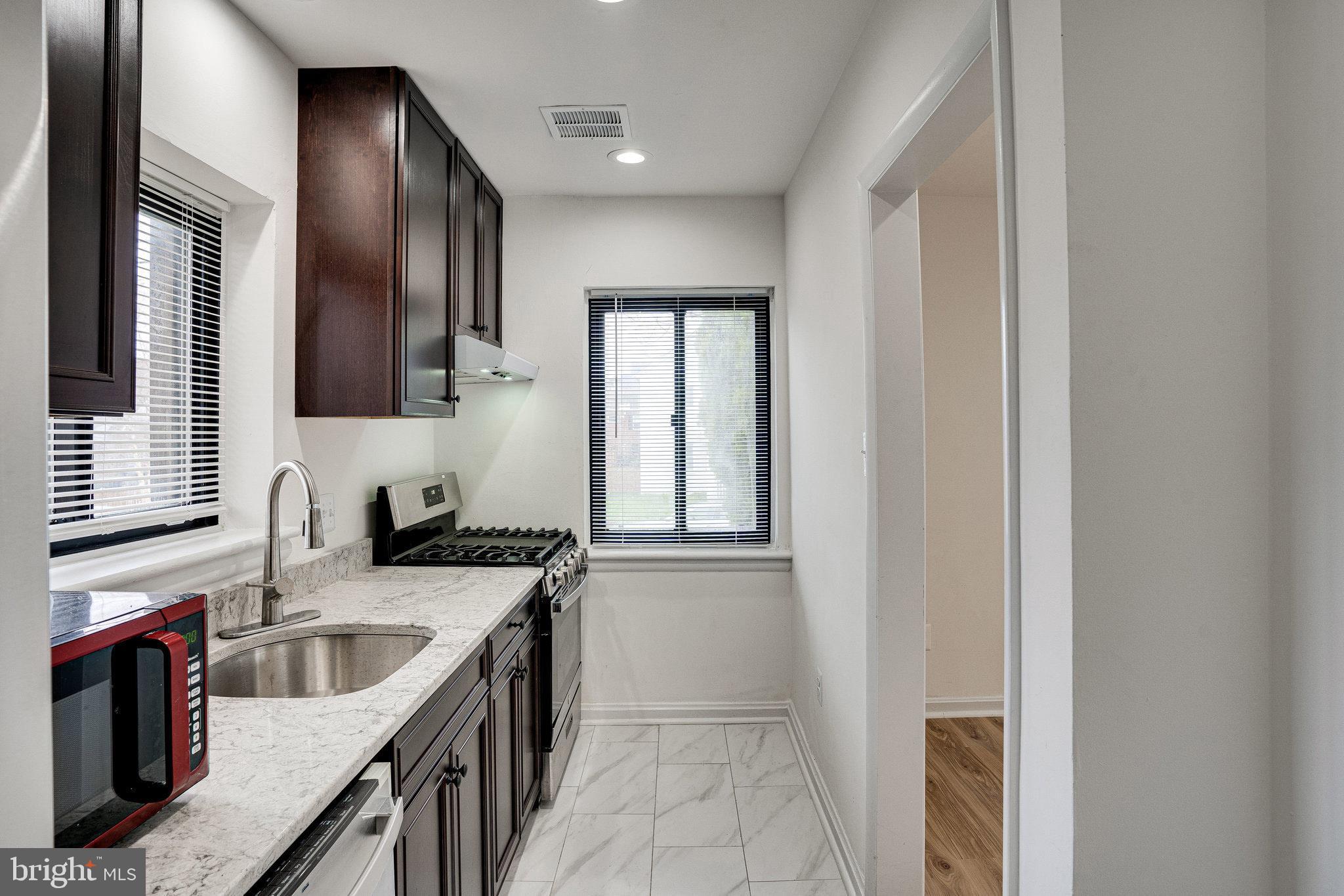 HIGHVIEW PARK - Residential Lease