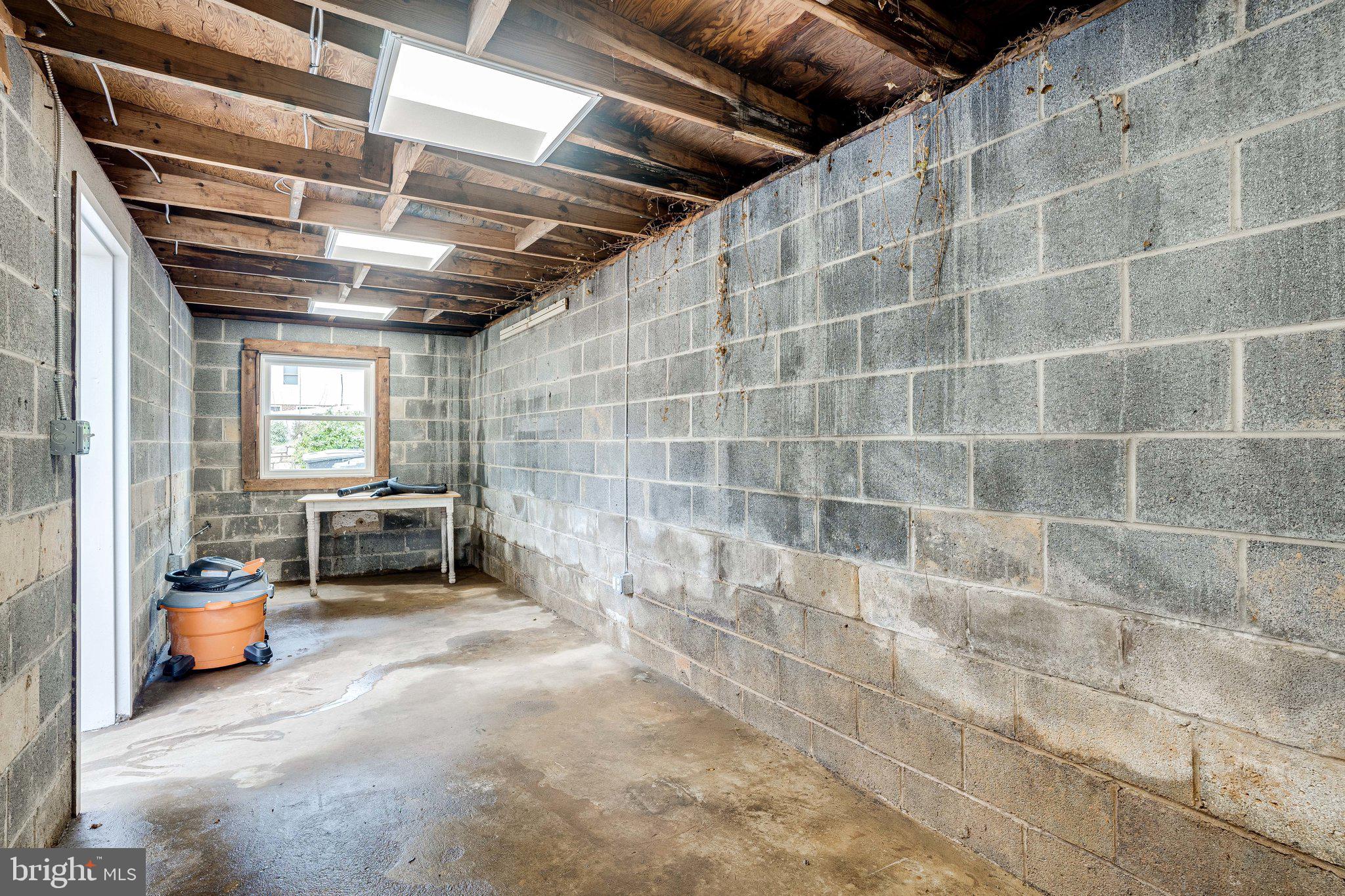 HIGHVIEW PARK - Residential Lease