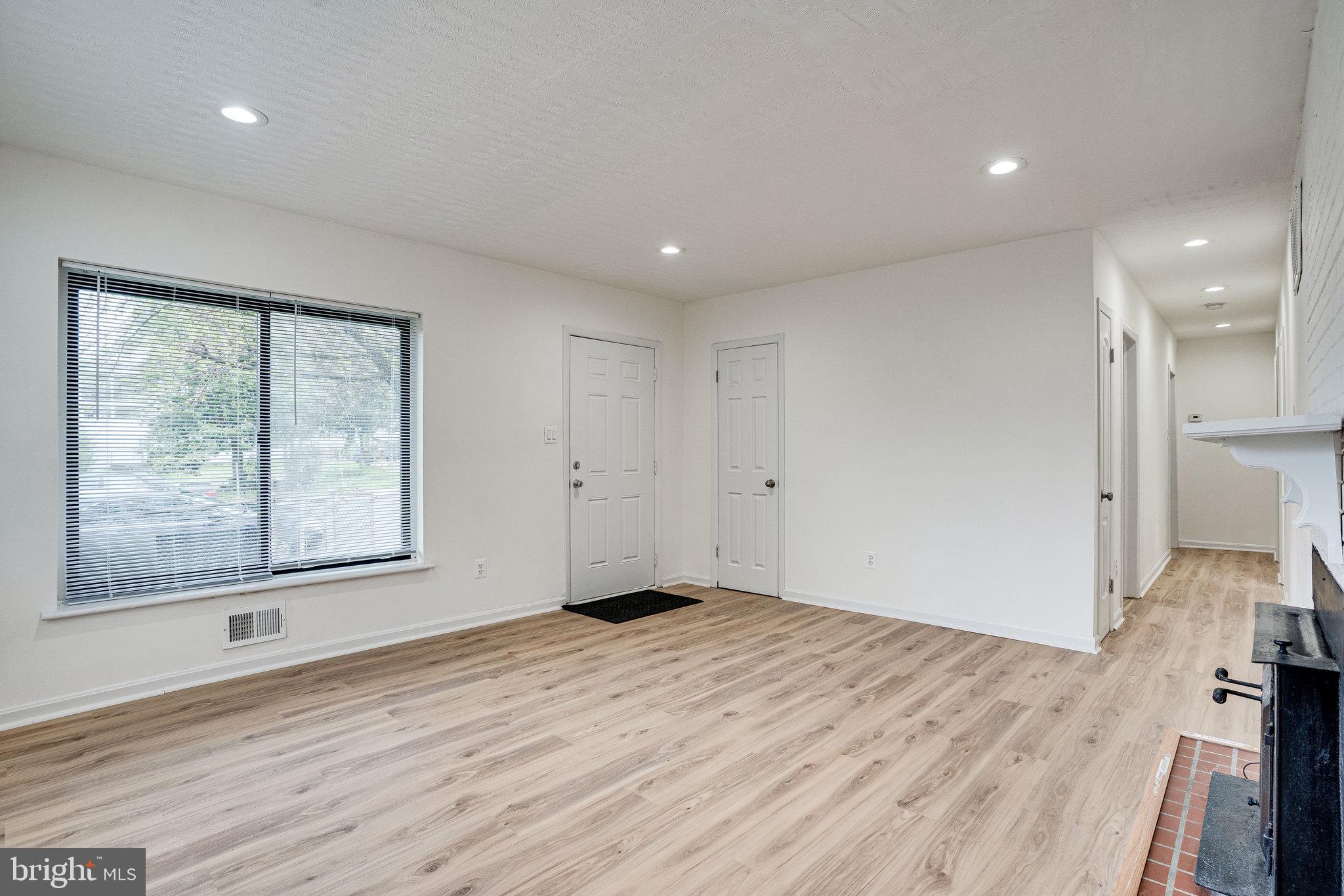 HIGHVIEW PARK - Residential Lease