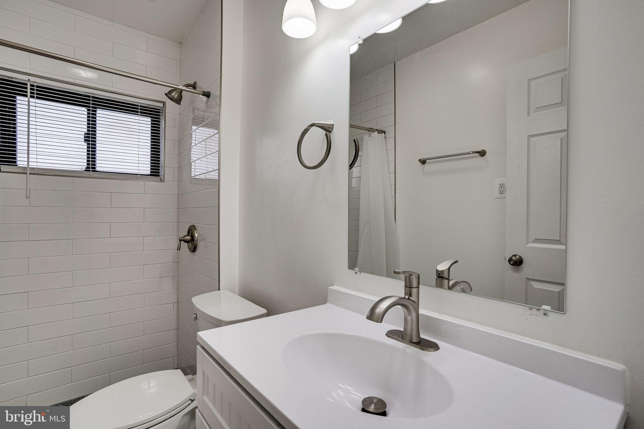 HIGHVIEW PARK - Residential Lease