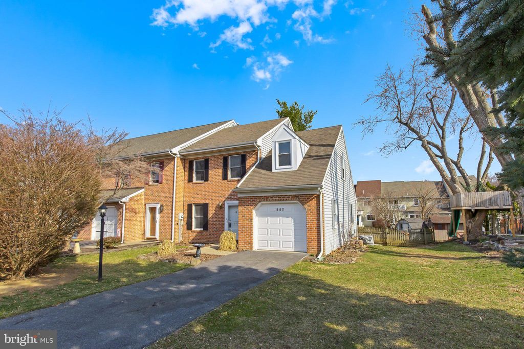 Photo of 247 Huntington Drive, MOUNTVILLE, PA 17554 (MLS # PALA2064196)