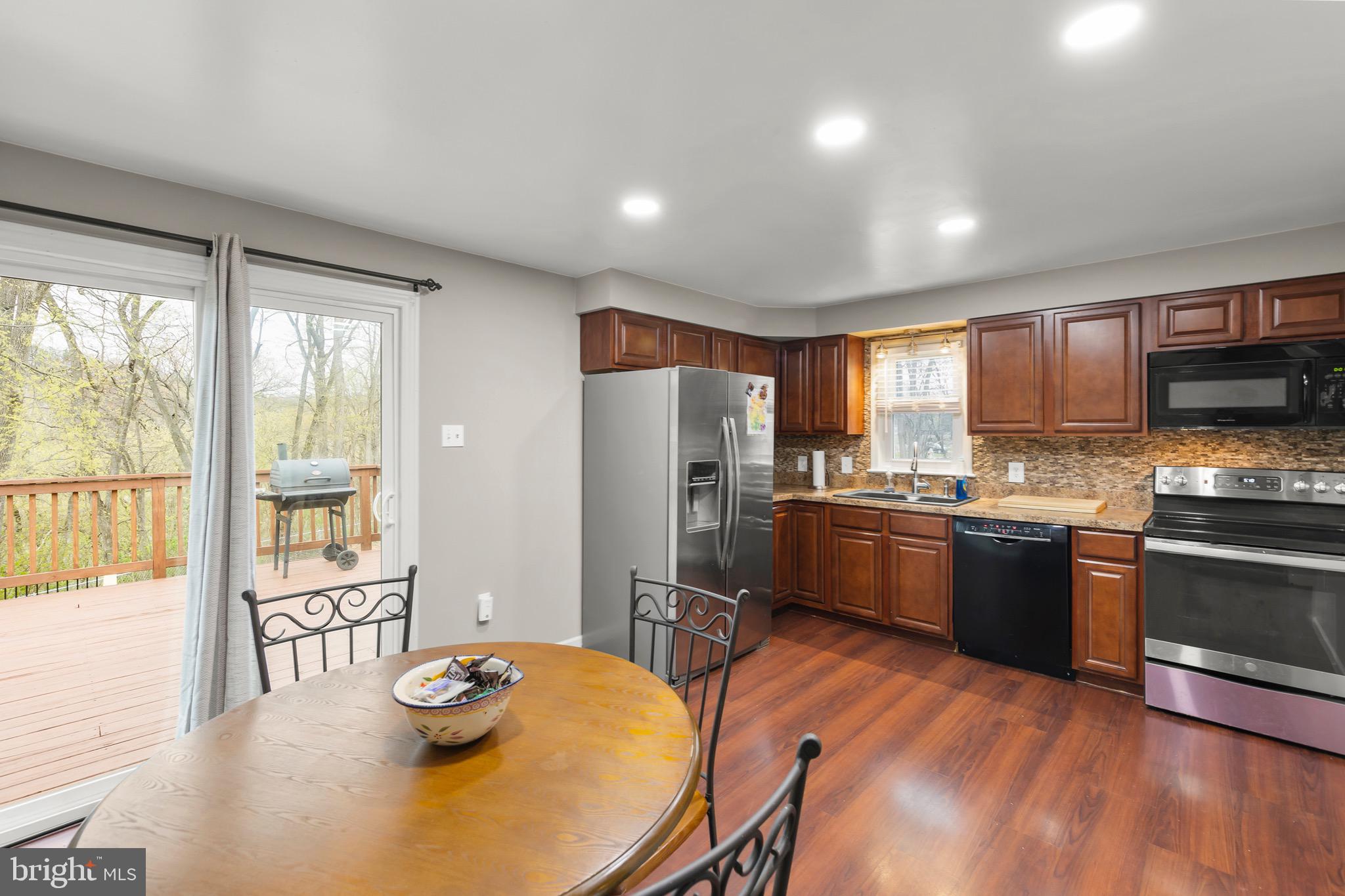 HENSEL STONE WOODS - Residential