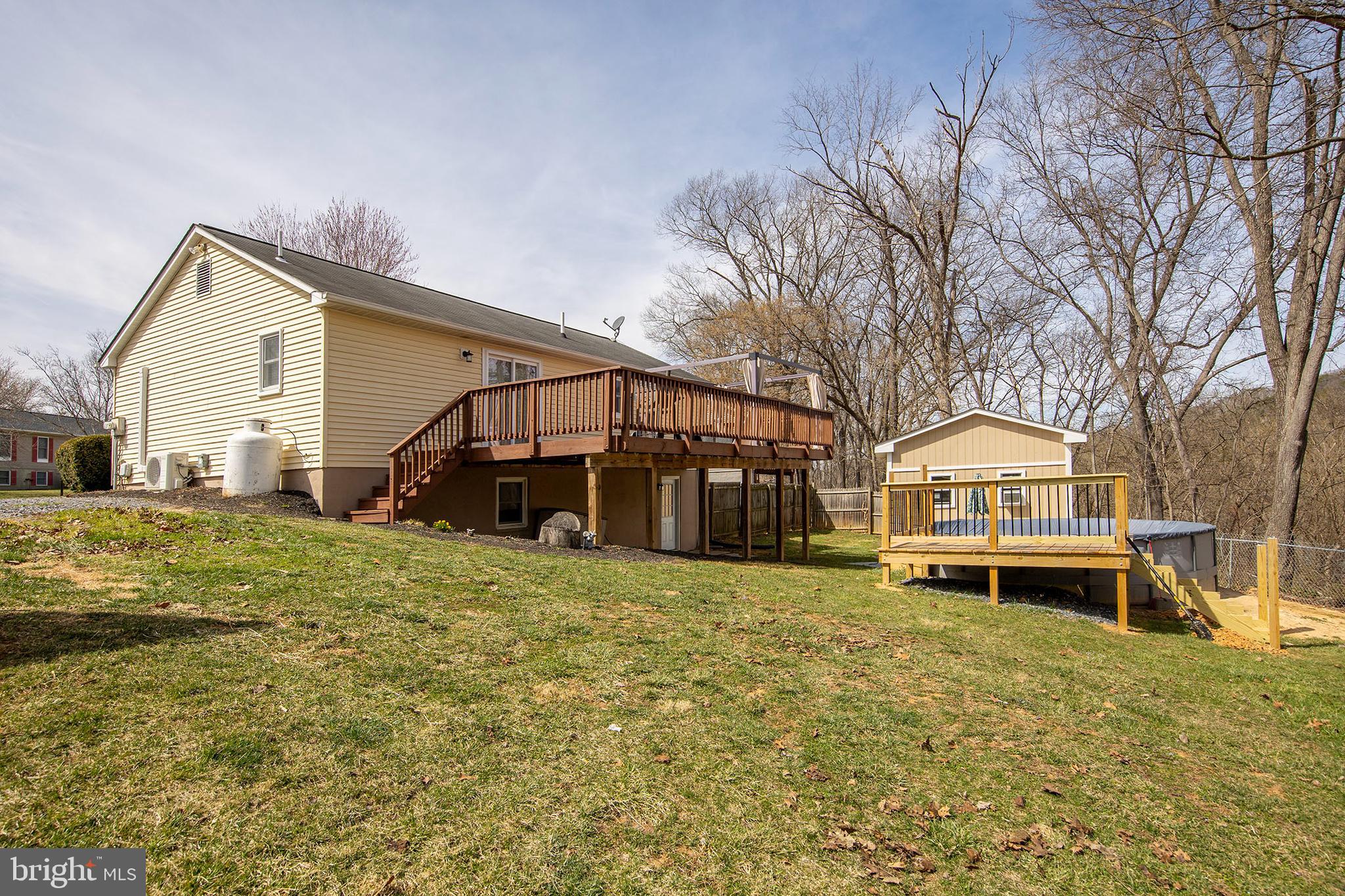 HENSEL STONE WOODS - Residential