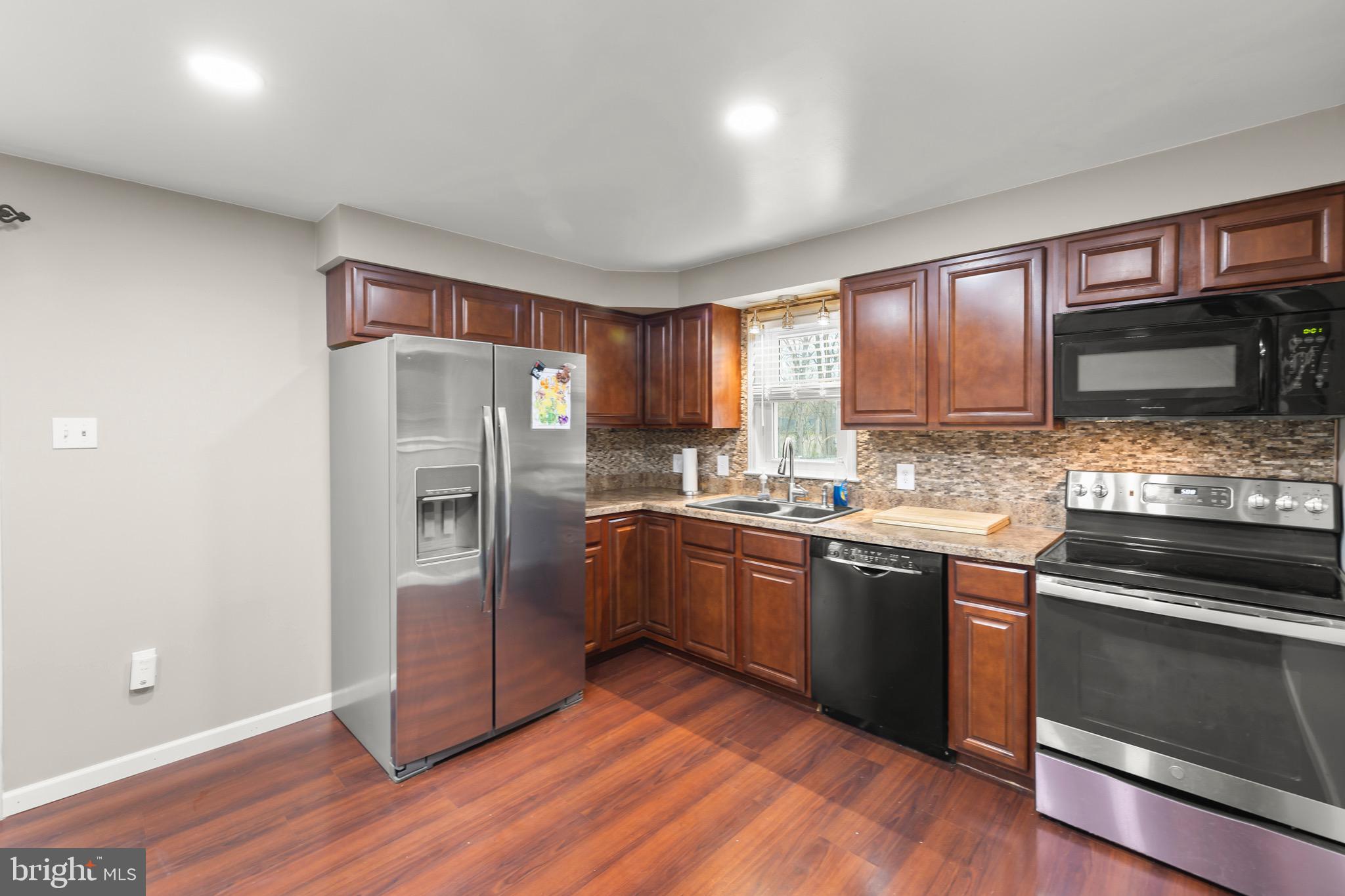 HENSEL STONE WOODS - Residential