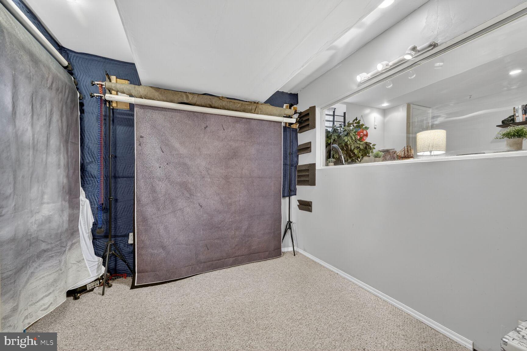 FORT WASHINGTON - Residential