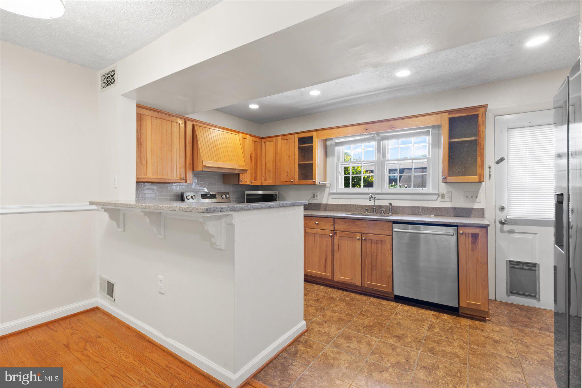 138 S VIRGINIA AVENUE 28