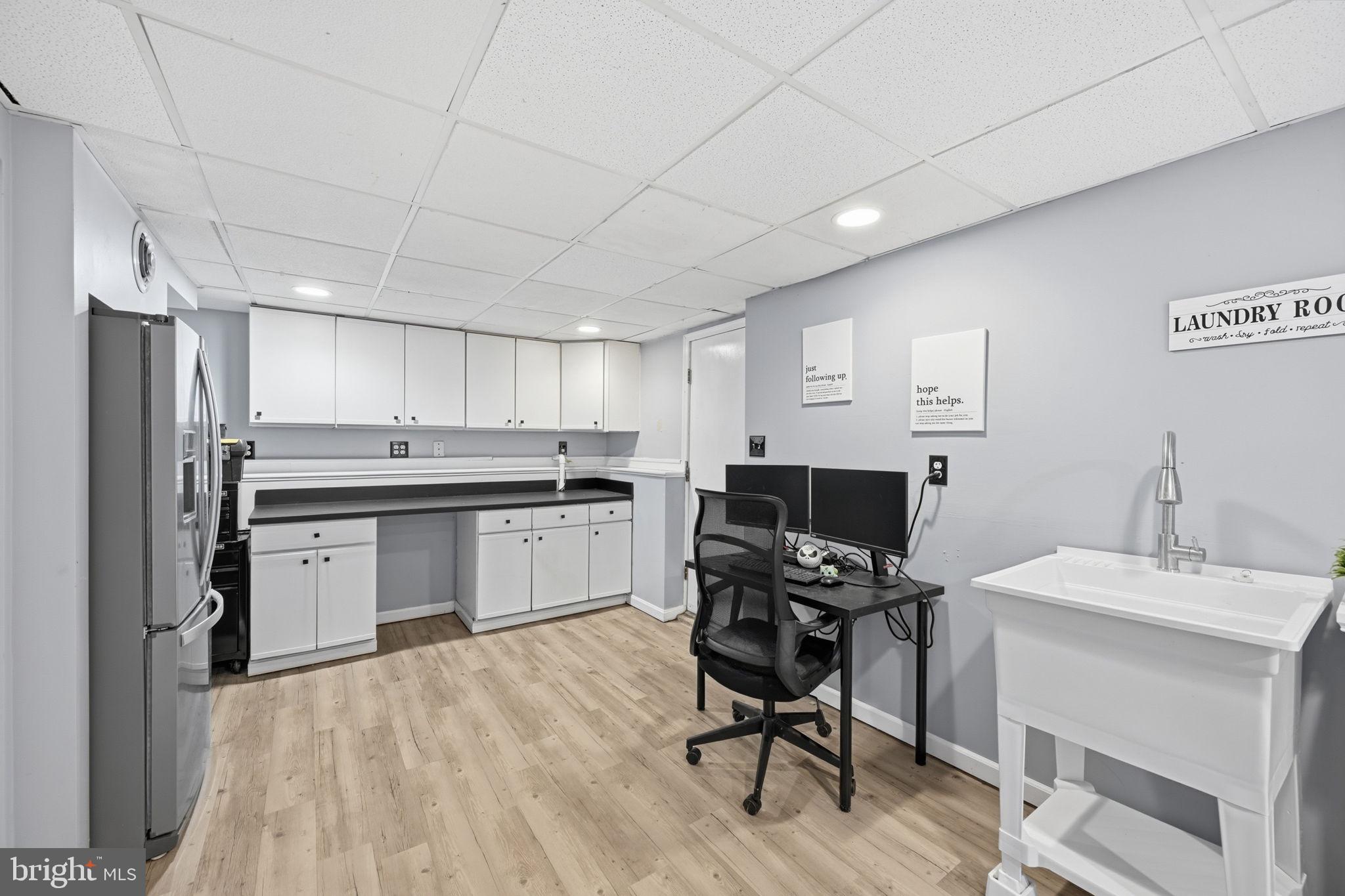 HALLFIELD MANOR - Residential