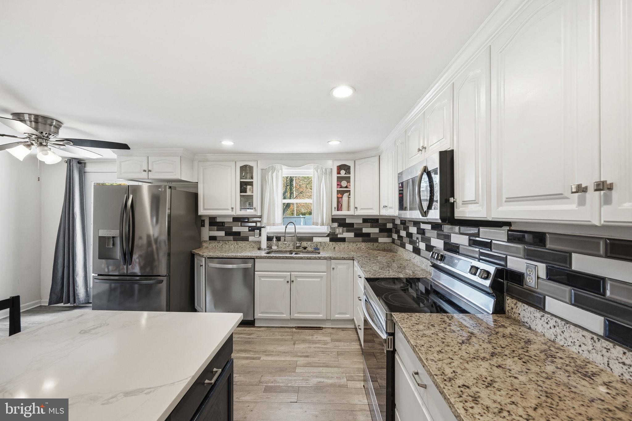 HALLFIELD MANOR - Residential