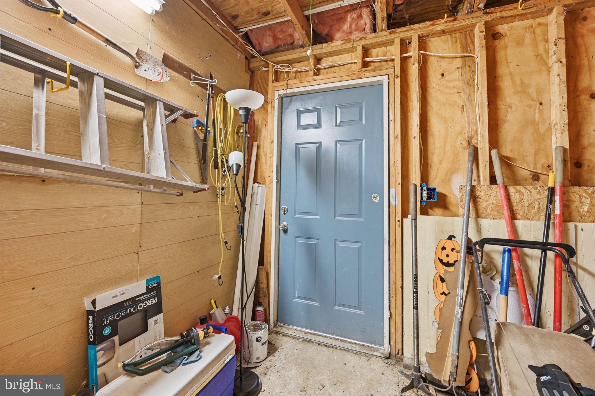 HALLFIELD MANOR - Residential