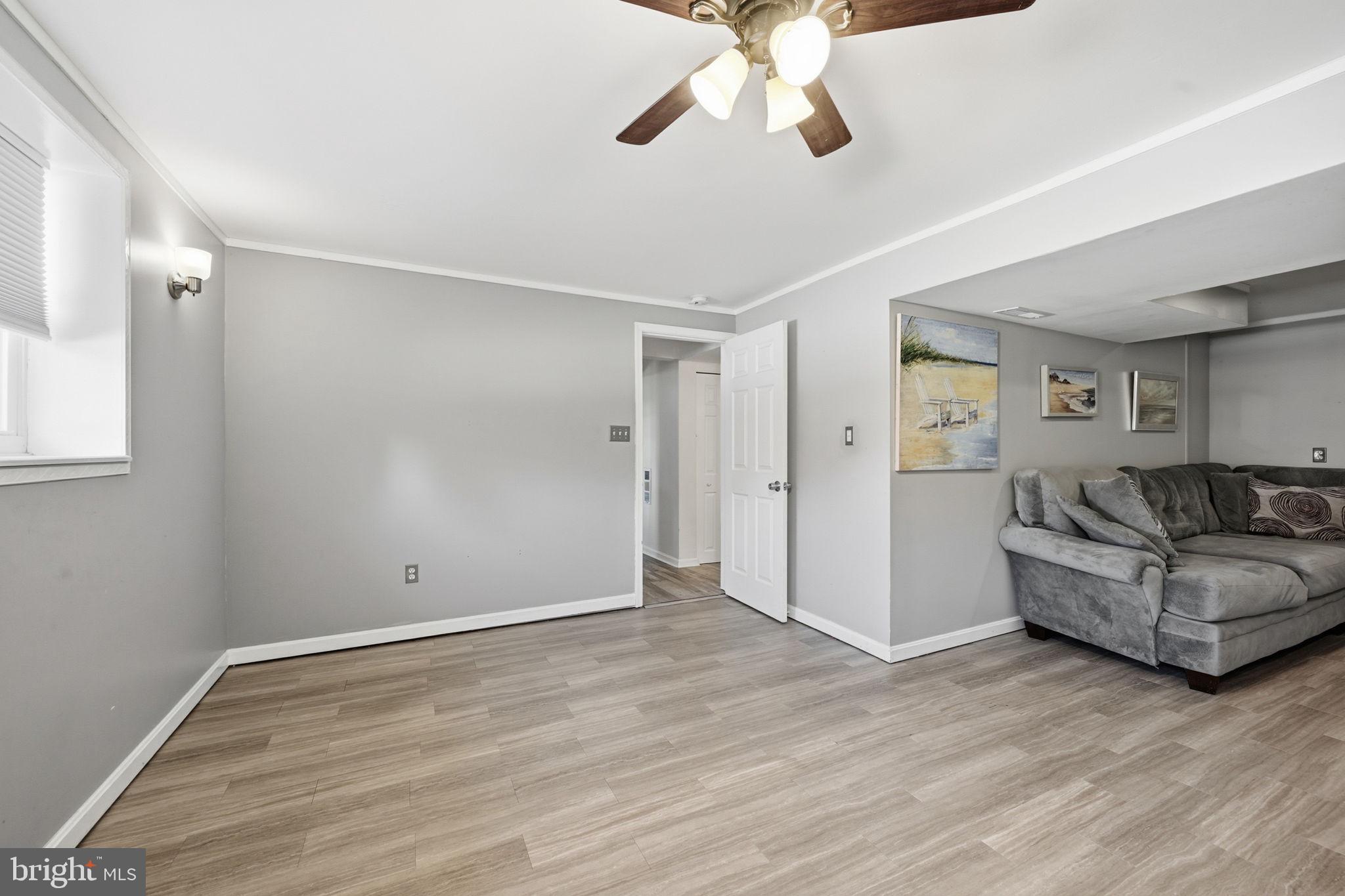 HALLFIELD MANOR - Residential