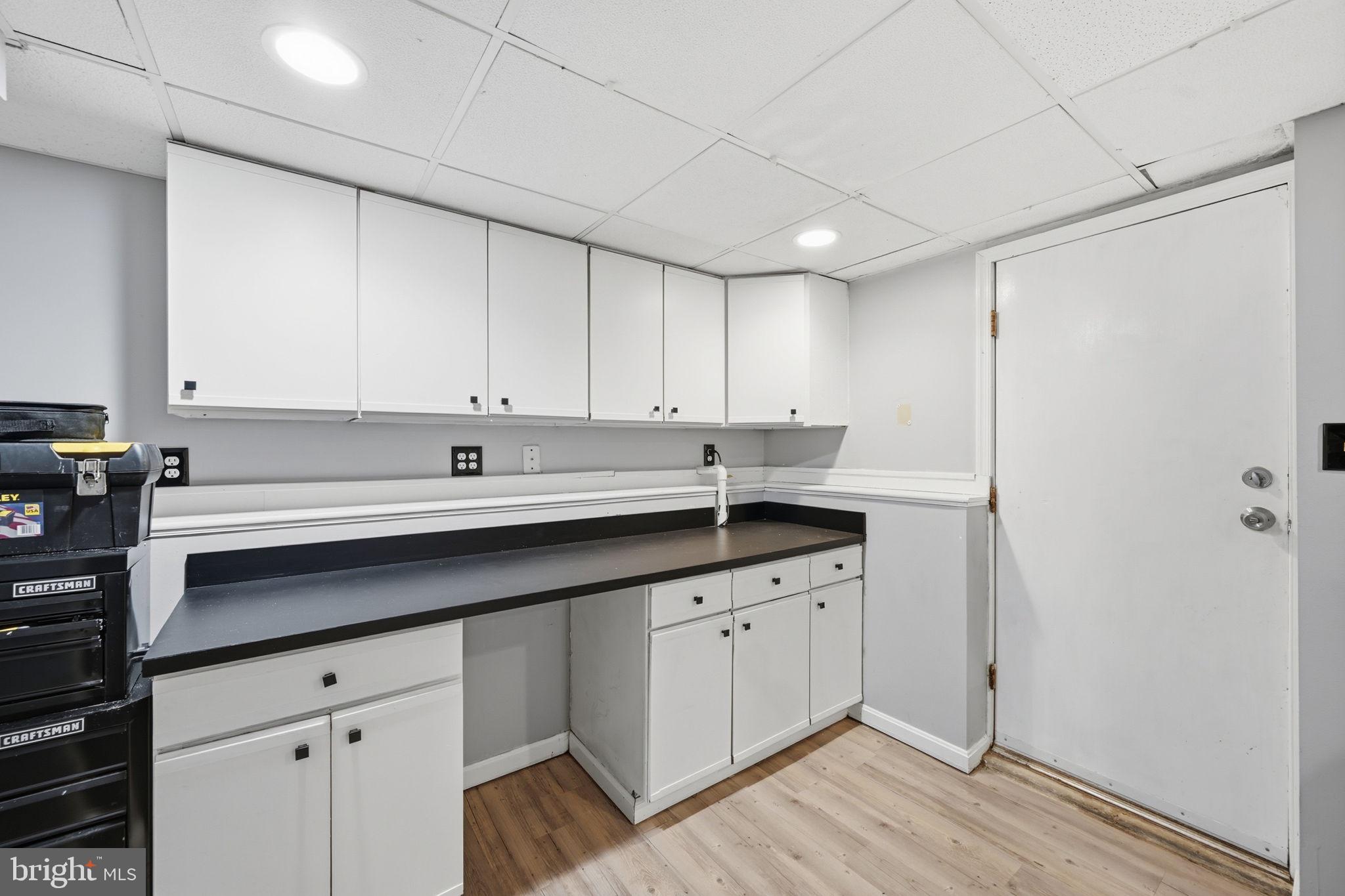 HALLFIELD MANOR - Residential