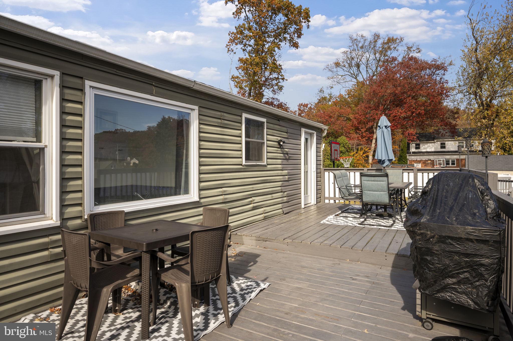 HALLFIELD MANOR - Residential