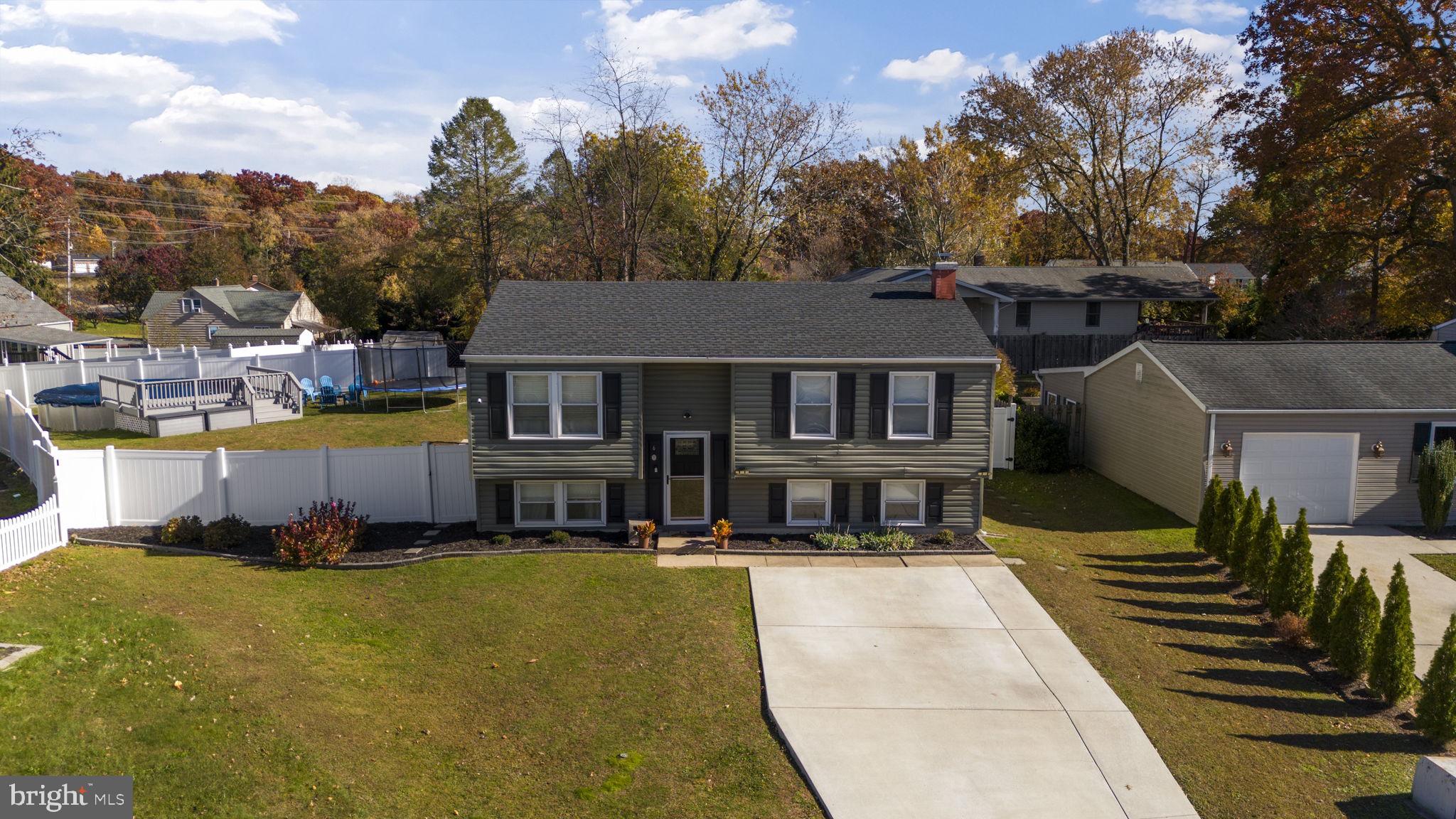 HALLFIELD MANOR - Residential